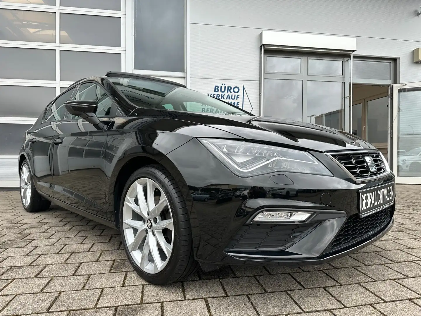SEAT Leon 1.4 TSI FR 1.HD NAVI SHZ PANO LED PDC 18" Schwarz - 2