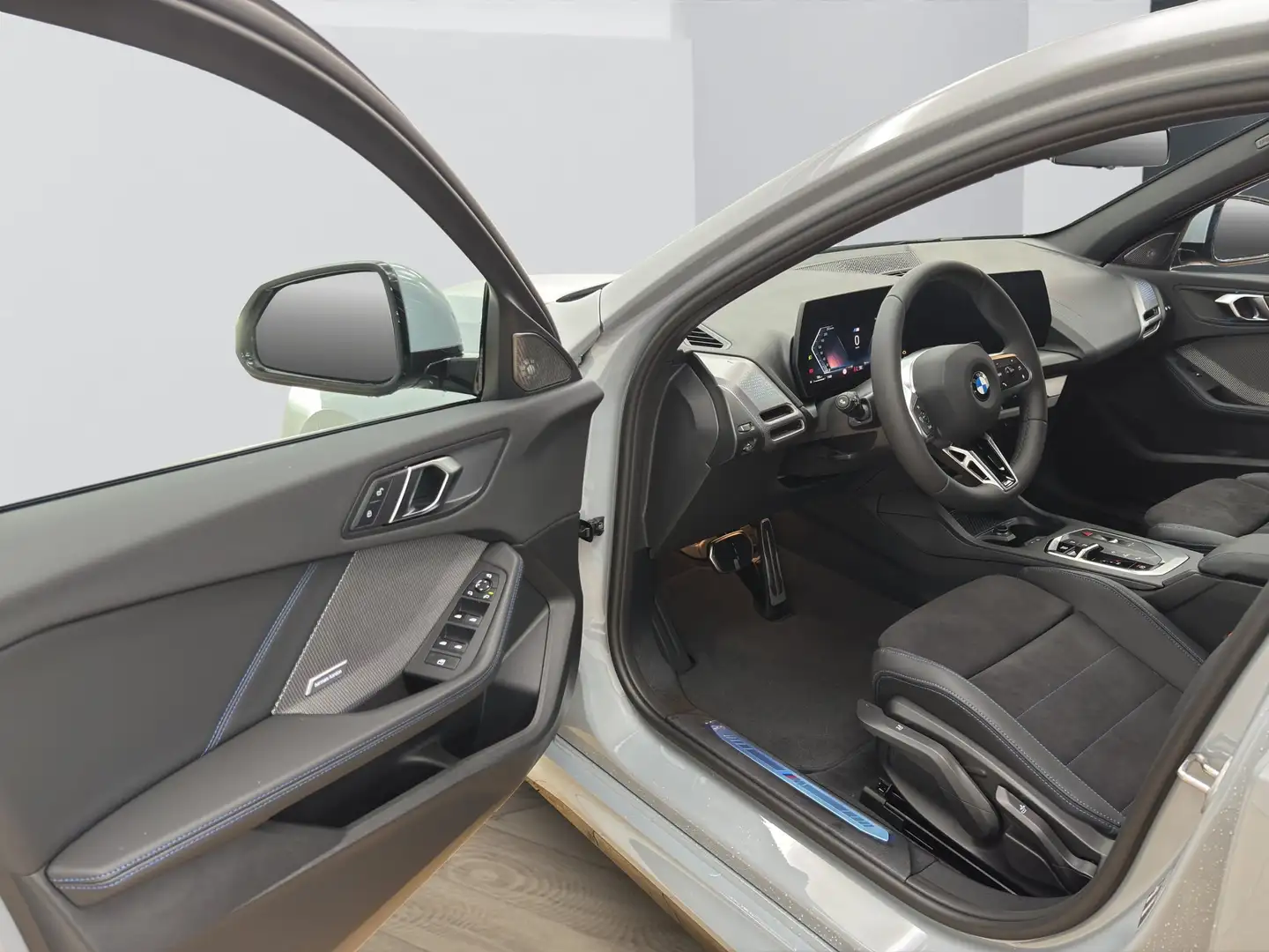 BMW 120 [M Sport Pro, Navi, 19" LMR, RFK, SHZ, LED] Grau - 2