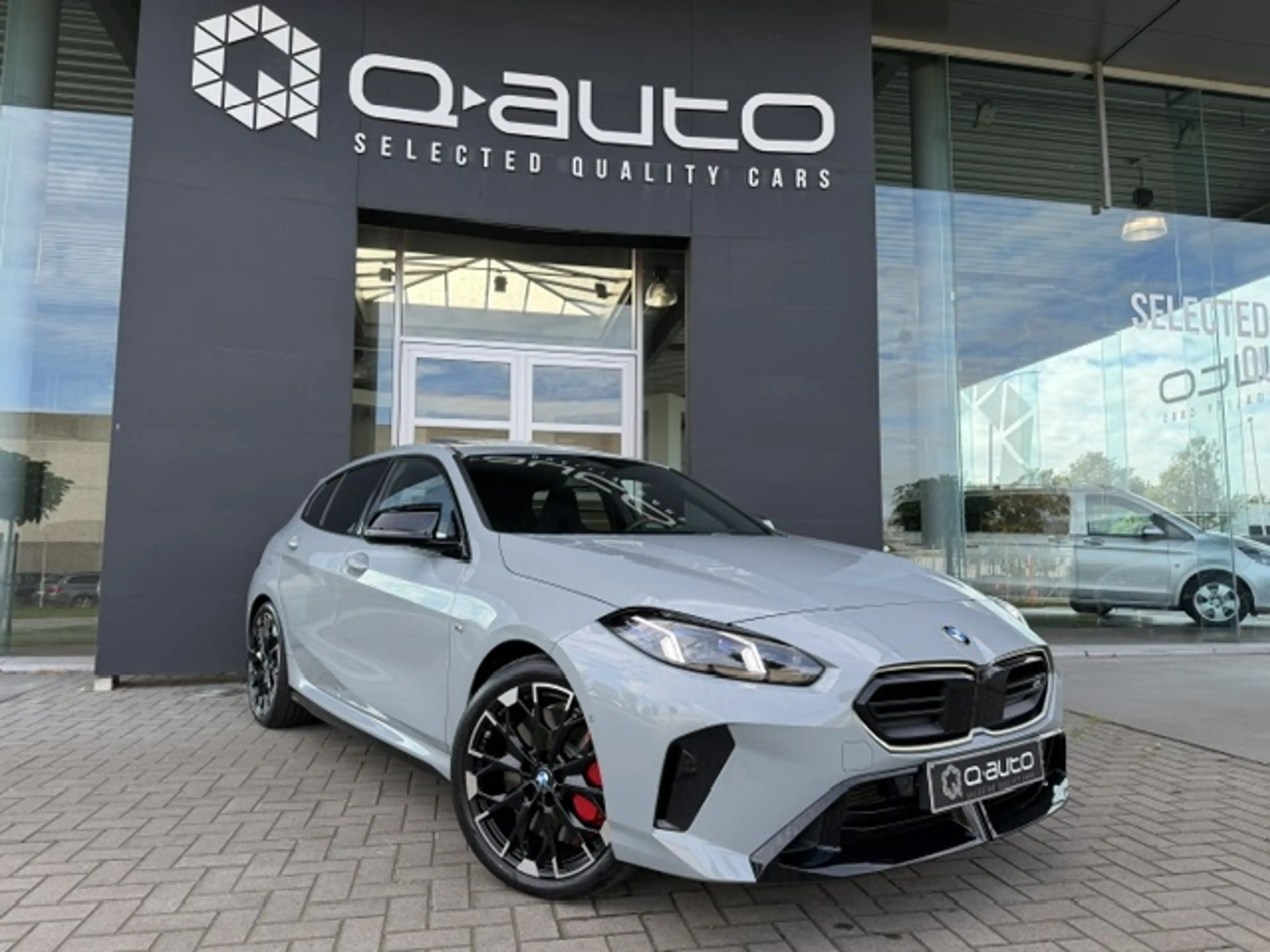 BMW 135 iM X-Drive Pro / Pano Dak / Wide Screen / HUD / H&K / 360° Cam / ACC / 19" / Elektrische Sportzetels — photo 2