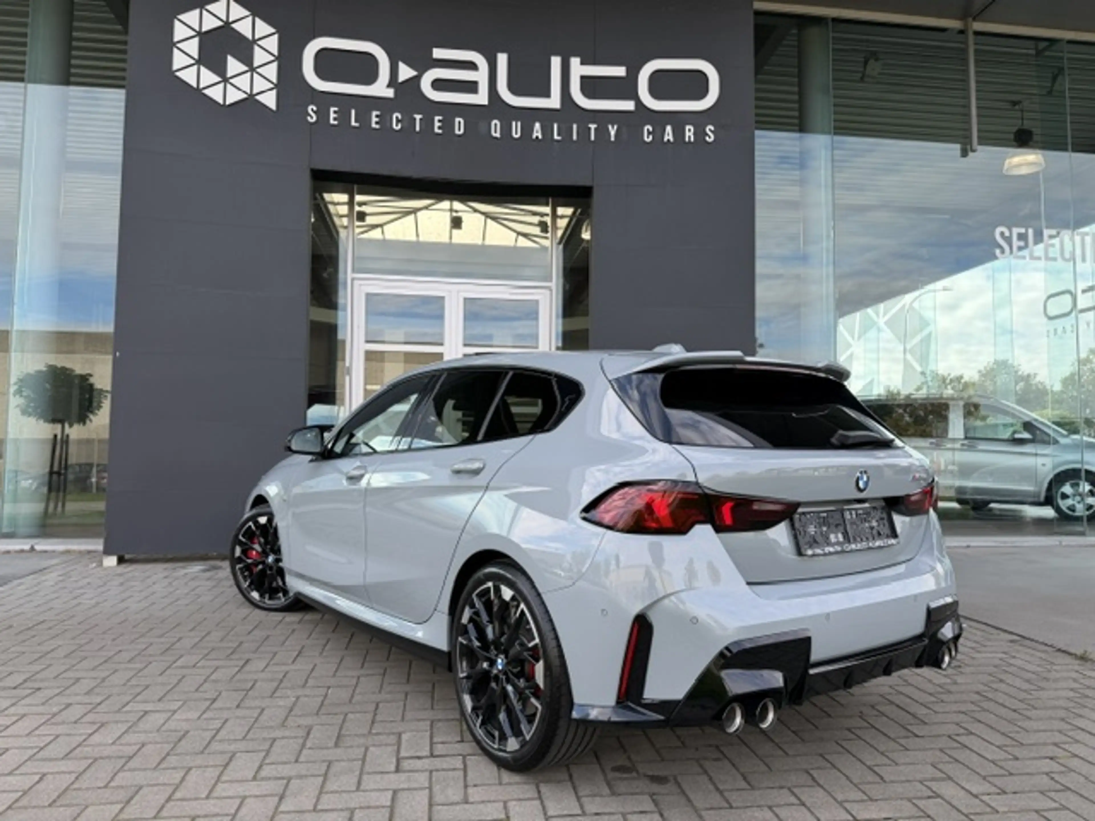 BMW 135 iM X-Drive Pro / Pano Dak / Wide Screen / HUD / H&K / 360° Cam / ACC / 19" / Elektrische Sportzetels — photo 4