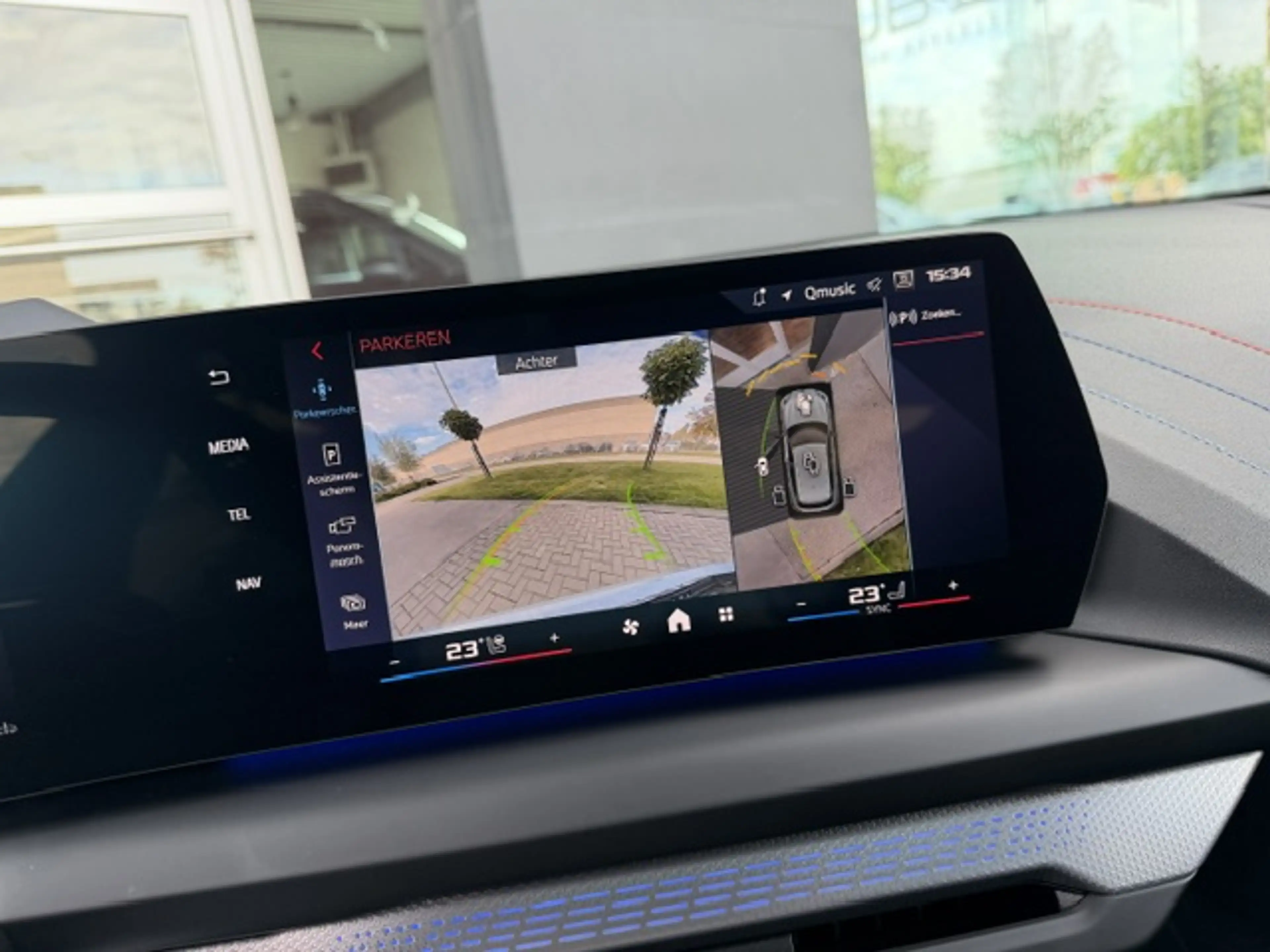 BMW 135 iM X-Drive Pro / Pano Dak / Wide Screen / HUD / H&K / 360° Cam / ACC / 19" / Elektrische Sportzetels — photo 9