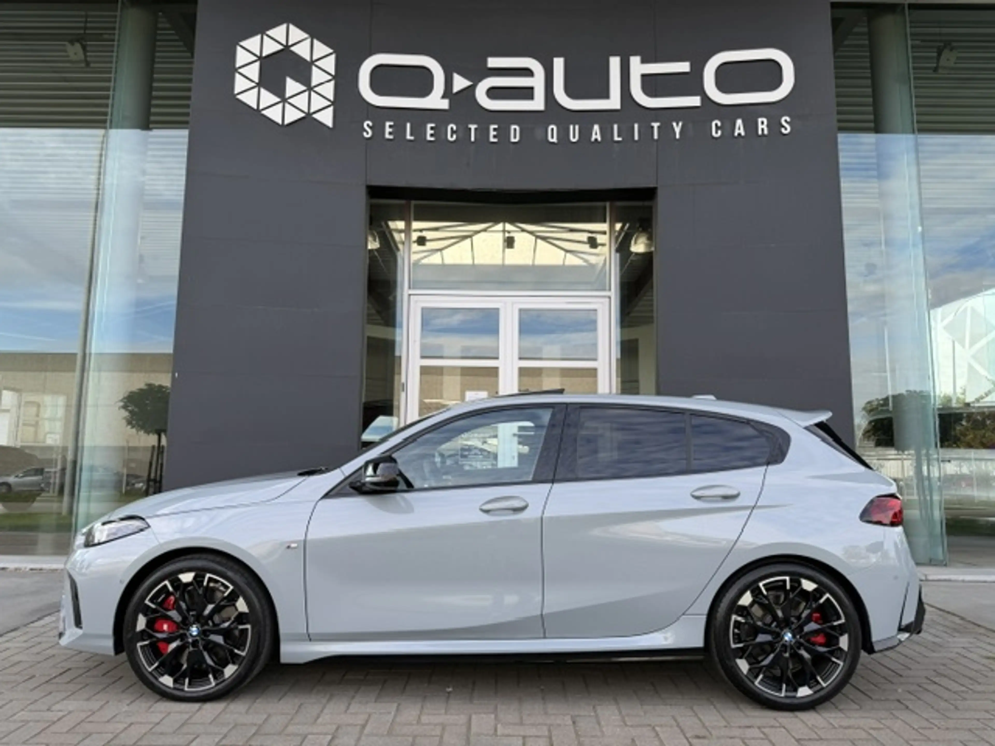 BMW 135 iM X-Drive Pro / Pano Dak / Wide Screen / HUD / H&K / 360° Cam / ACC / 19" / Elektrische Sportzetels — photo 3