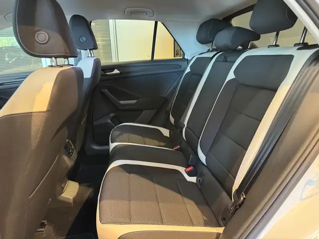 Volkswagen T-Roc view 15