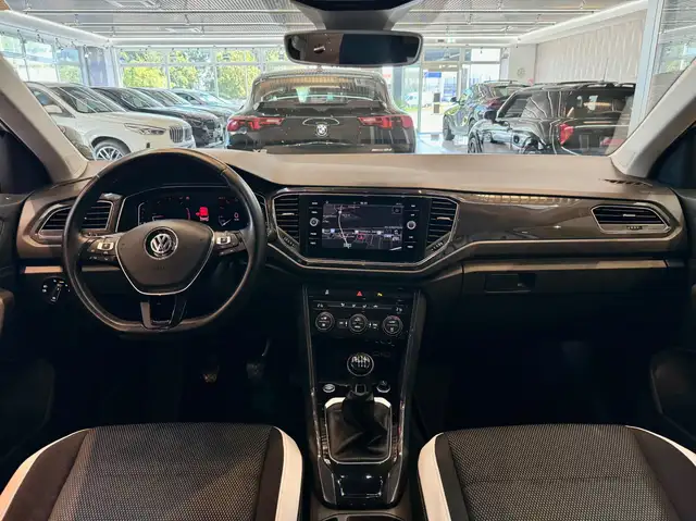 Volkswagen T-Roc view 12