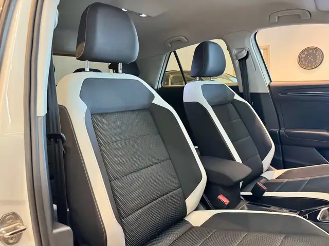 Volkswagen T-Roc view 14