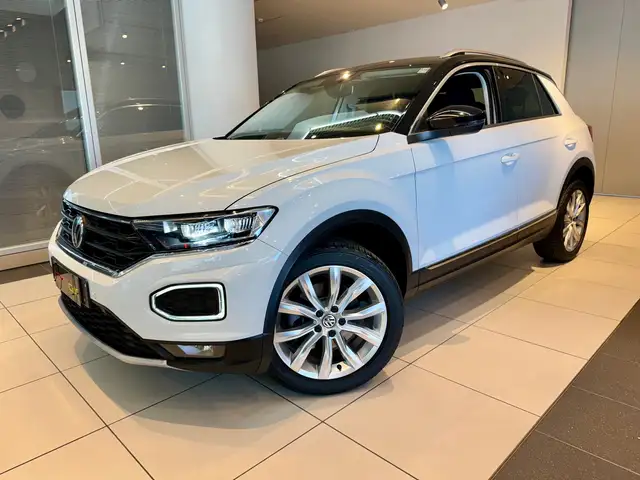 Volkswagen T-Roc view 3