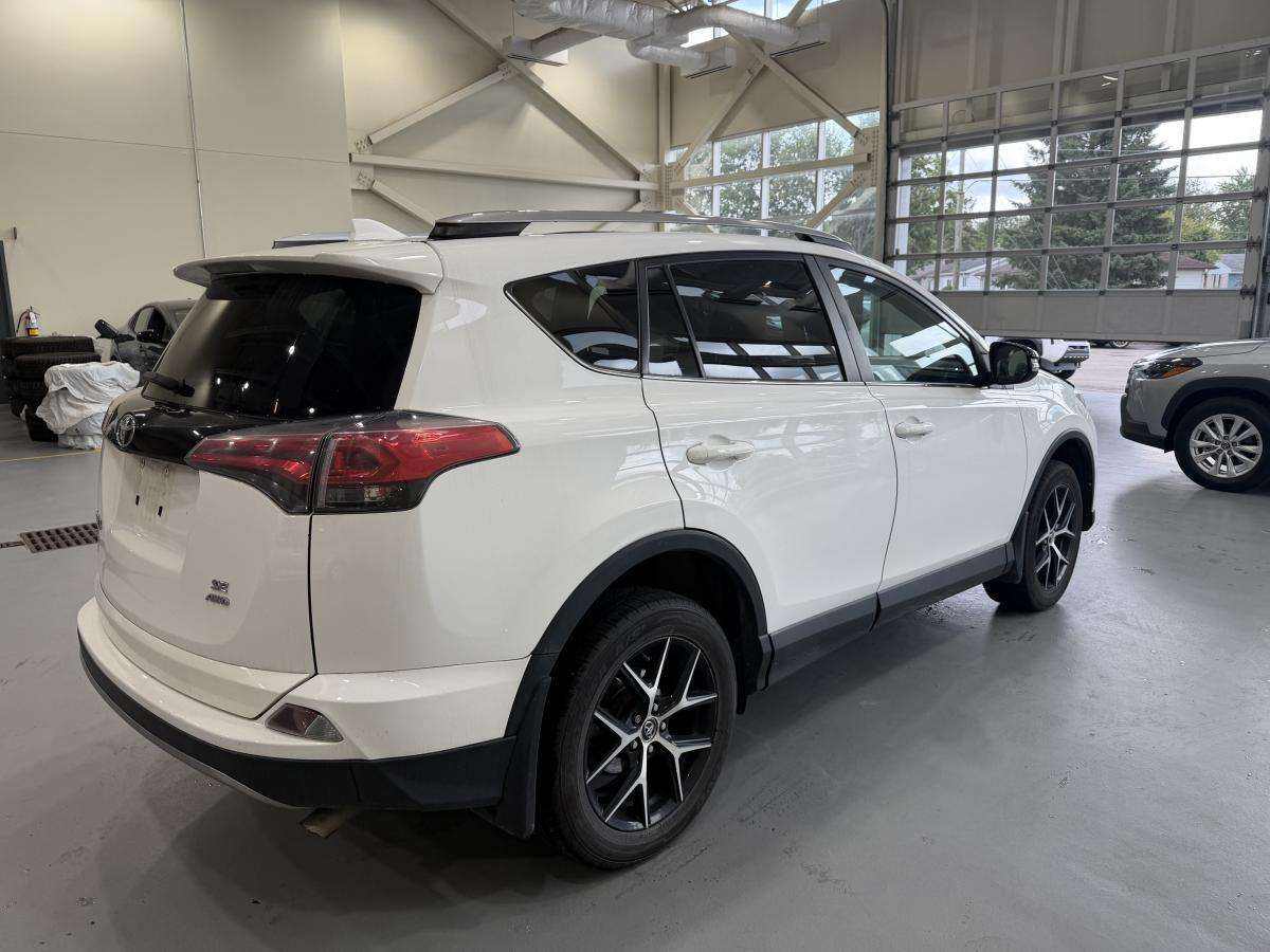 2017 Toyota RAV4 SE AWD * CRUISE CONTROL *TOIT OUVRANT *SIEGES CHAU — снимка 1