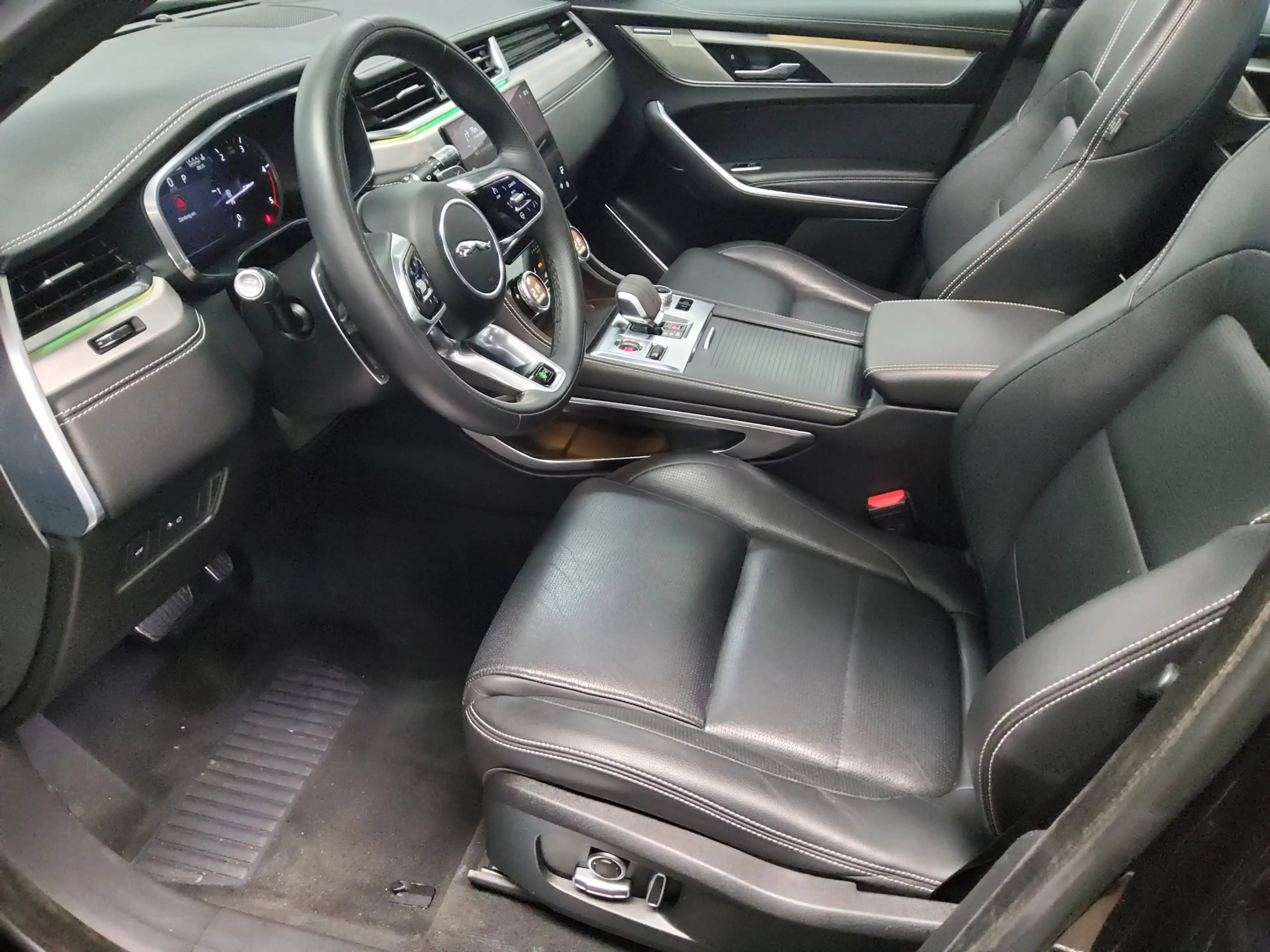 Jaguar F-Pace R-Dynamic Leder Navi LED Pano Sound — photo 8