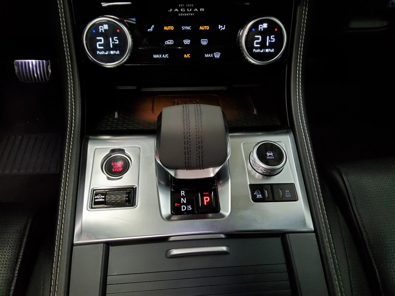 Jaguar F-Pace R-Dynamic Leder Navi LED Pano Sound — photo 6