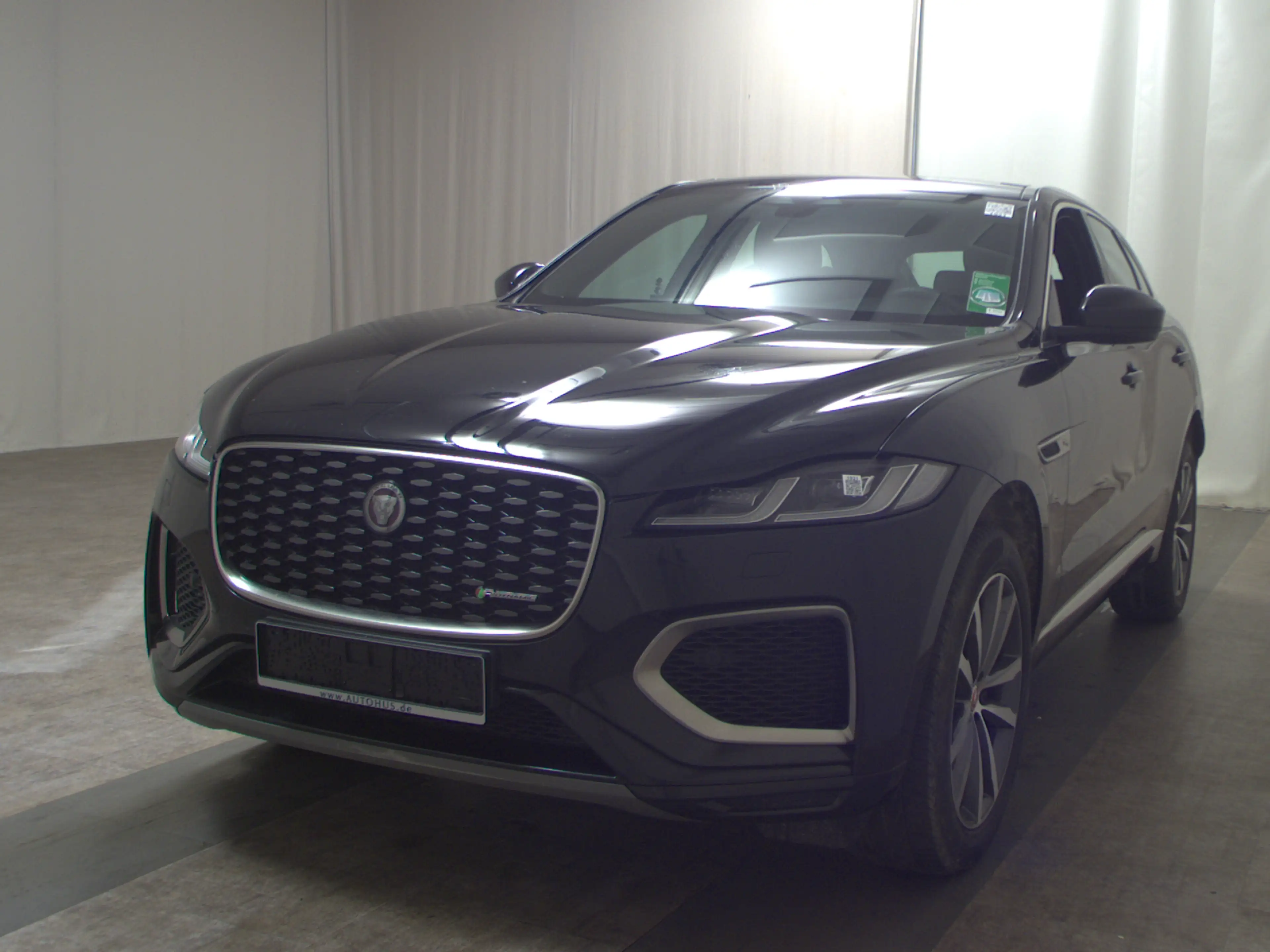 Jaguar F-Pace R-Dynamic Leder Navi LED Pano Sound — photo 2