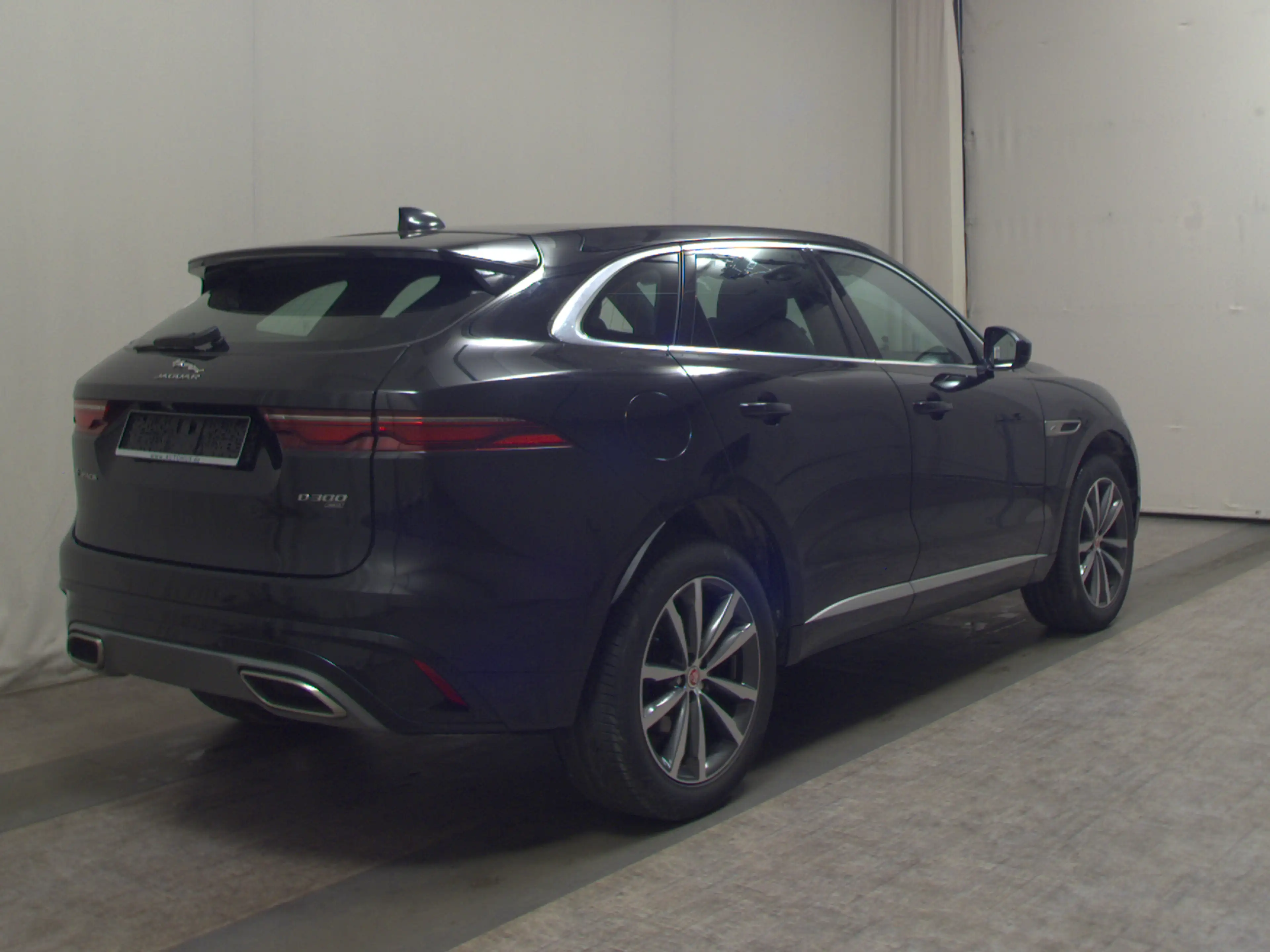 Jaguar F-Pace R-Dynamic Leder Navi LED Pano Sound — photo 4