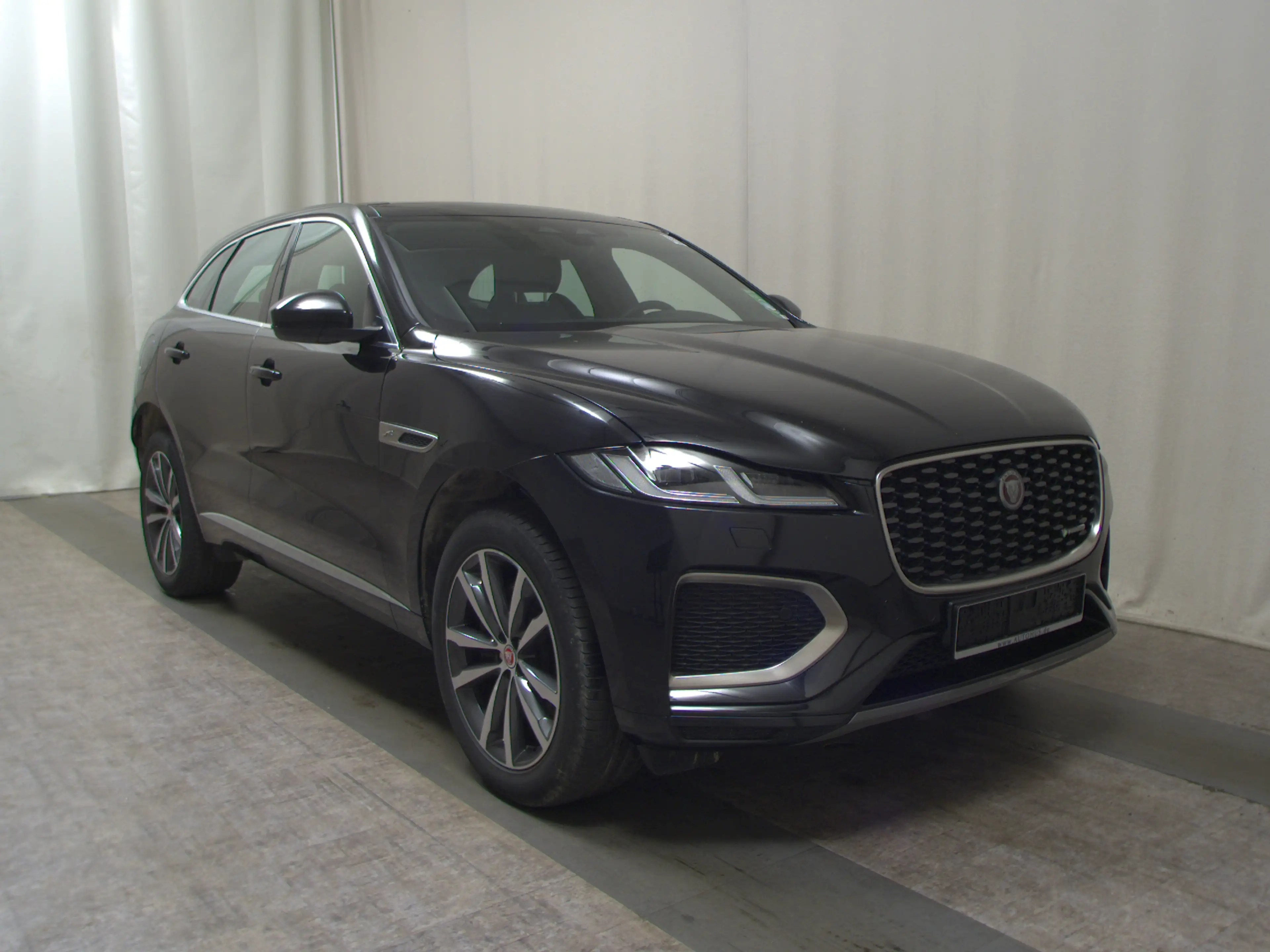 Jaguar F-Pace R-Dynamic Leder Navi LED Pano Sound — photo 3