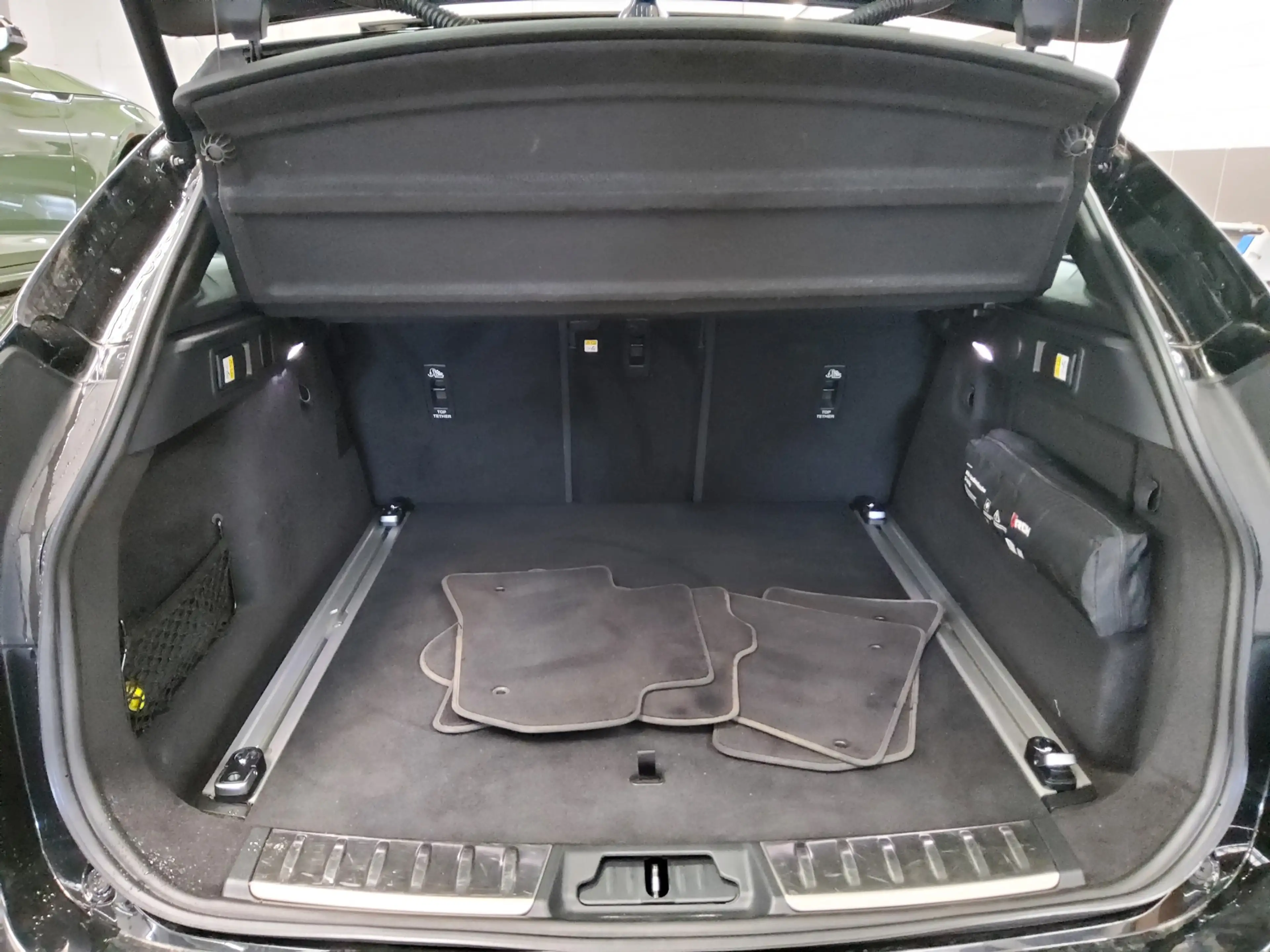 Jaguar F-Pace R-Dynamic Leder Navi LED Pano Sound — photo 11
