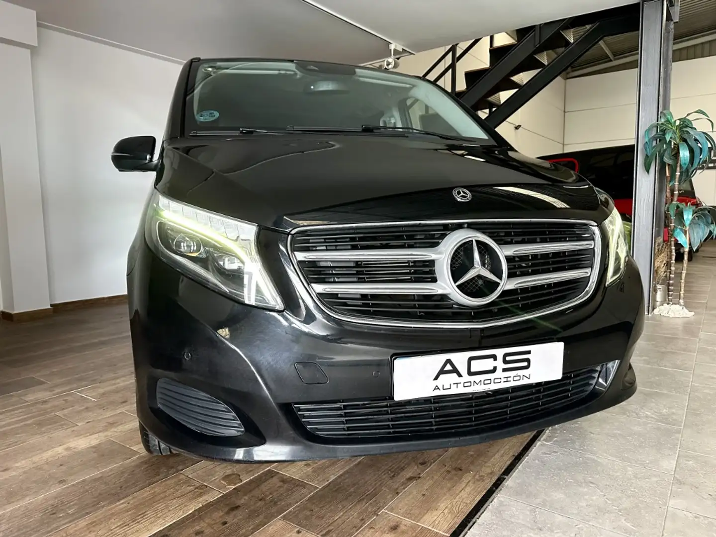 Mercedes-Benz V 220 220d Largo Exclusive - 2