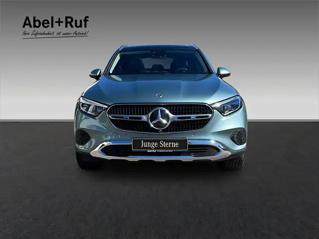 Mercedes-Benz GLC 200 view 3