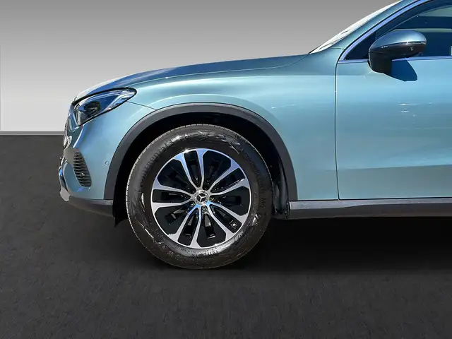Mercedes-Benz GLC 200 view 4
