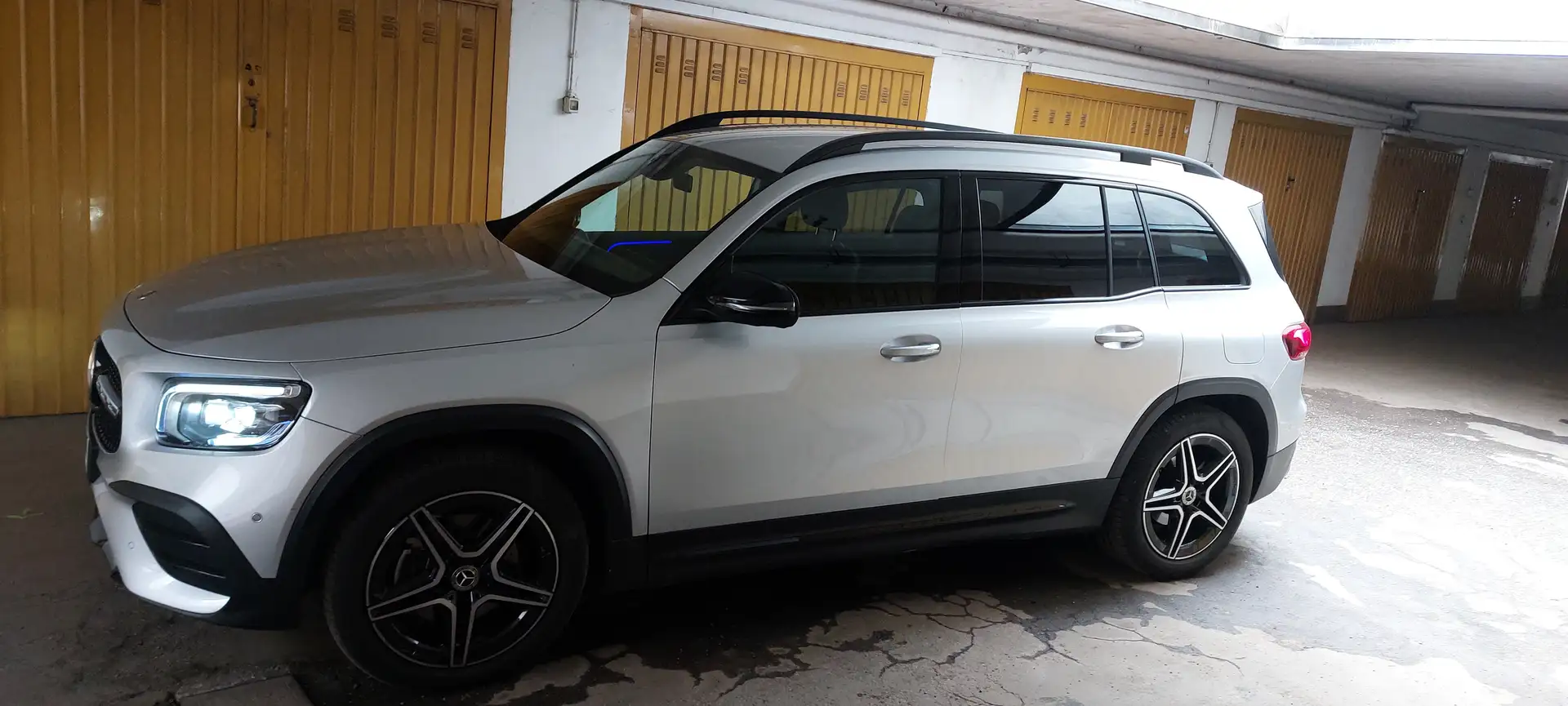 Mercedes-Benz 200 Glb 4 matic amg line Argintiu - 1