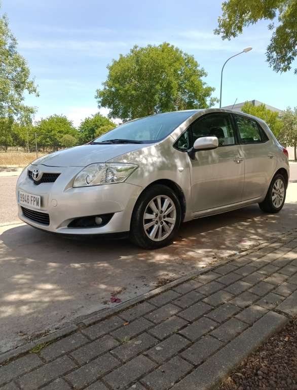 Toyota Auris 2.0D-4D Luna - foto 1