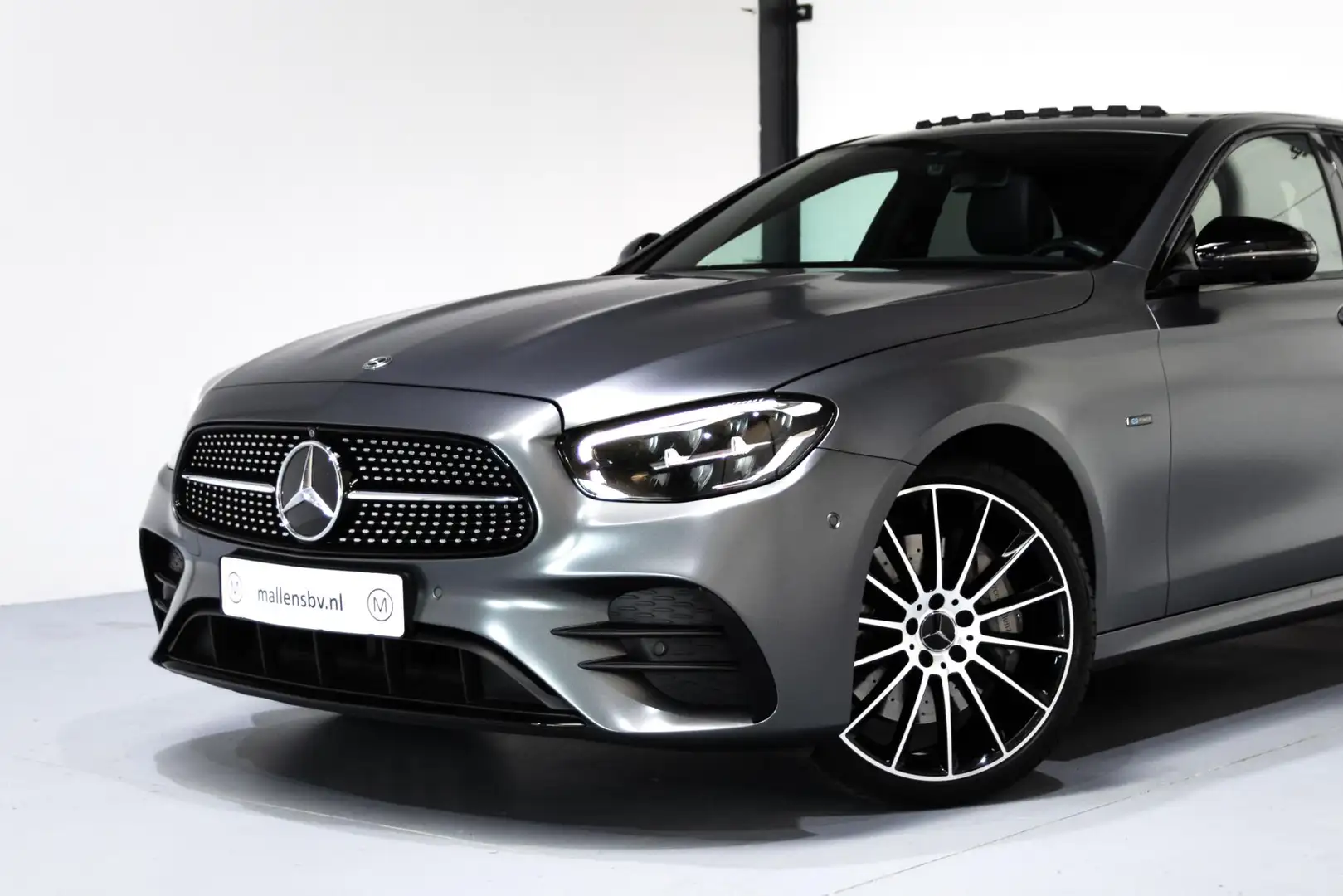 Mercedes-Benz E 300 e AMG Line MATGRIJS/MEMORY/SCHUIFDAK/360CAMERA/NIG Grijs - 2