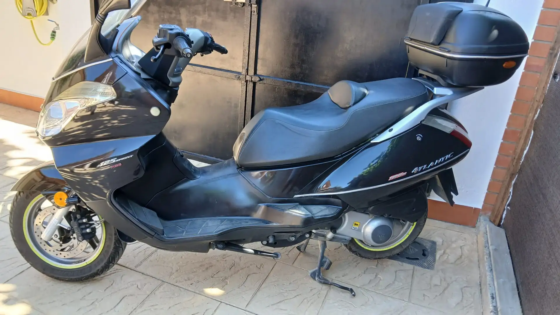 Aprilia Atlantic 125 Negru - 1