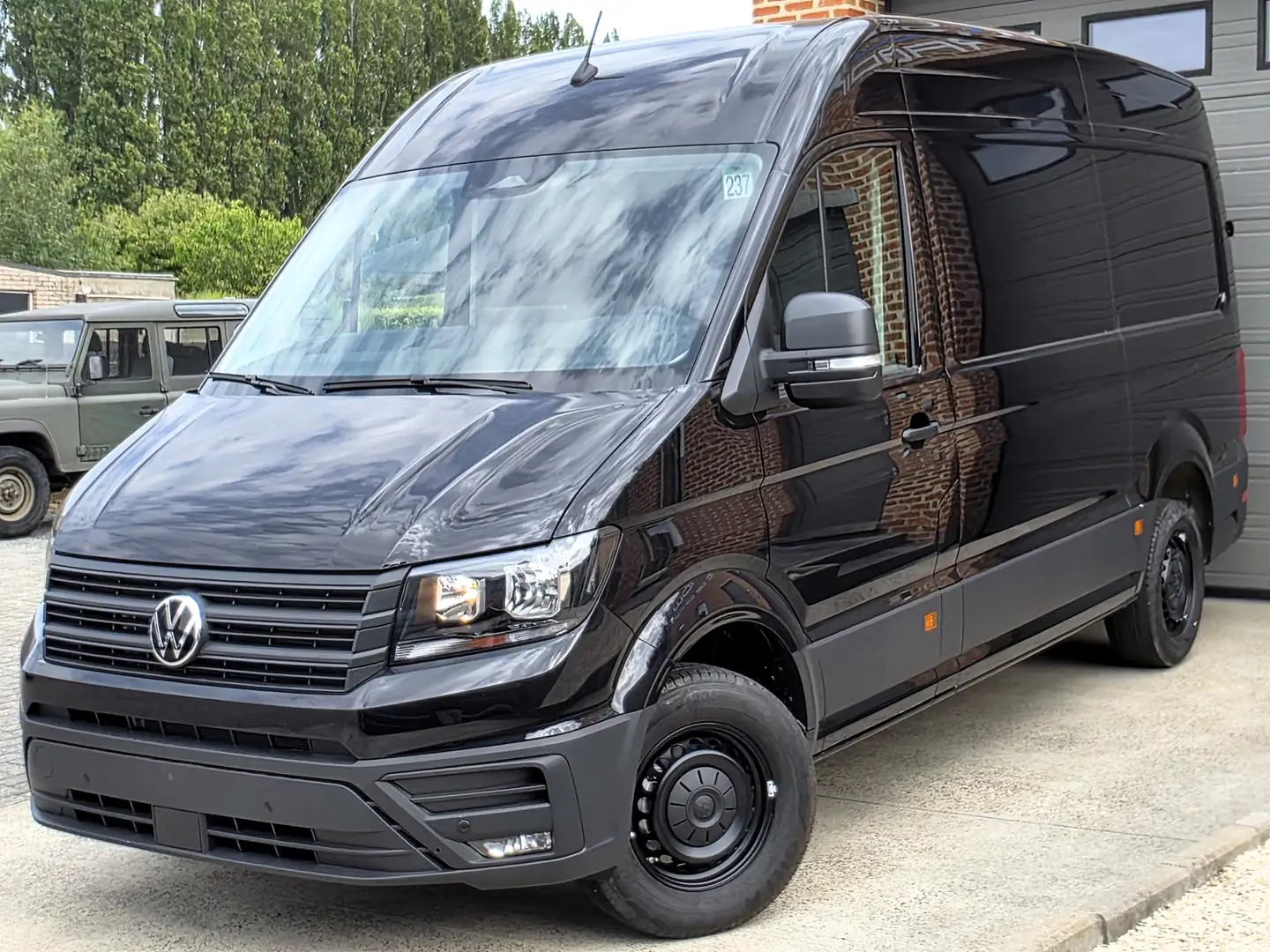 Volkswagen Crafter 43.990EX - NIEUW 0KM 2025 - RWD Trekhaak 3.500KG Zwart - 1