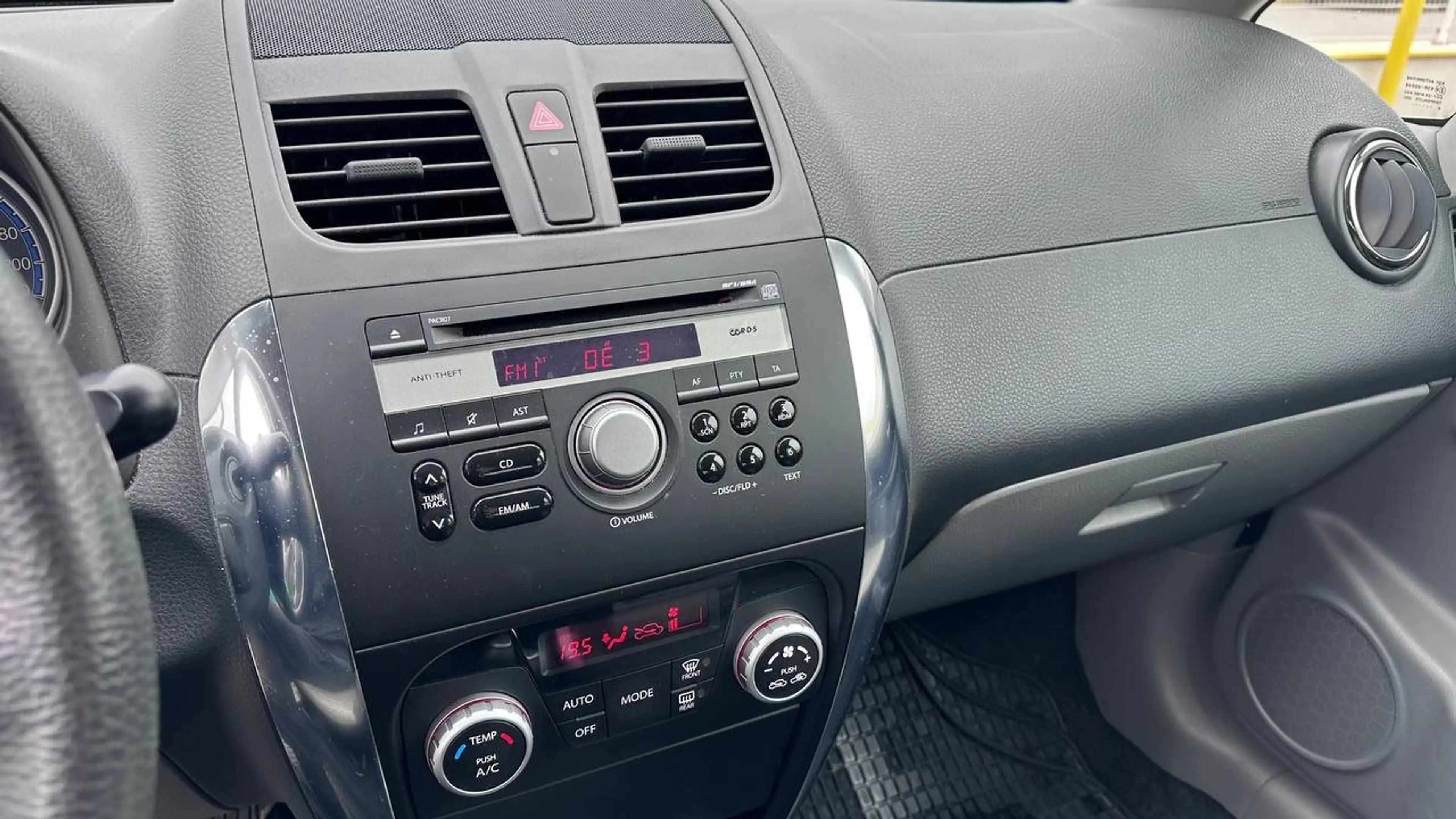 Suzuki SX4 SX4 1,6 GLX VVT 4WD deluxe — photo 13