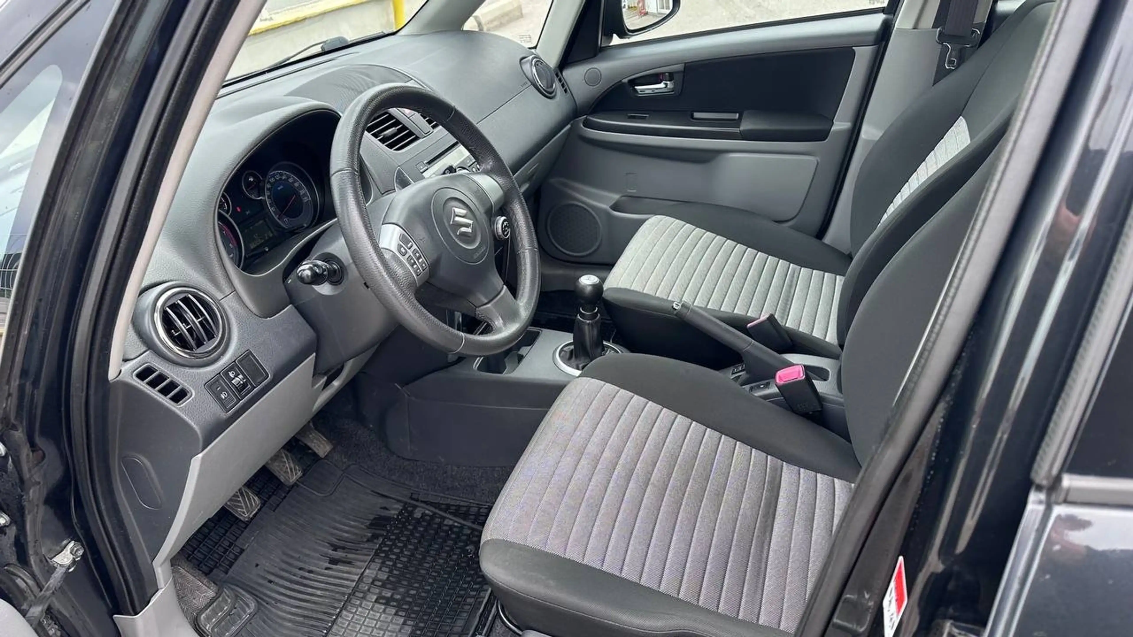 Suzuki SX4 SX4 1,6 GLX VVT 4WD deluxe — photo 10