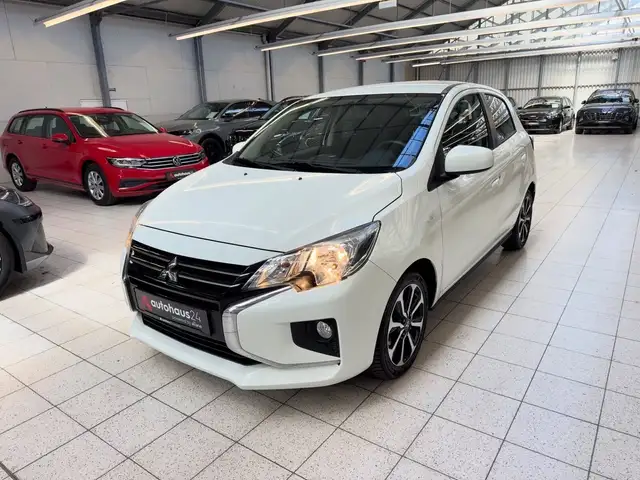 Mitsubishi Space Star view 3