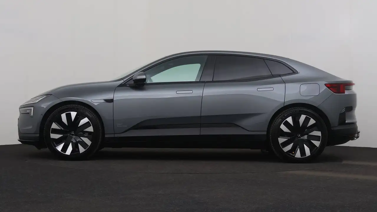 Polestar 4 2025