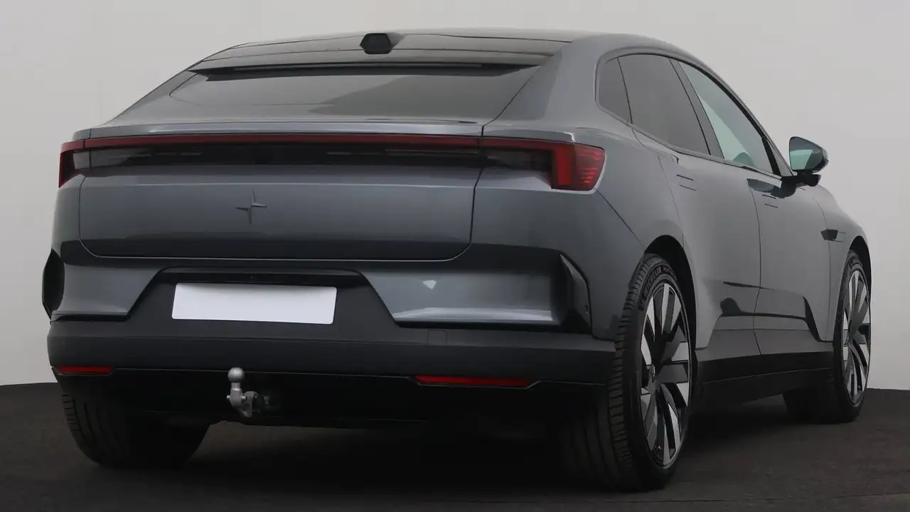 Polestar 4 2025