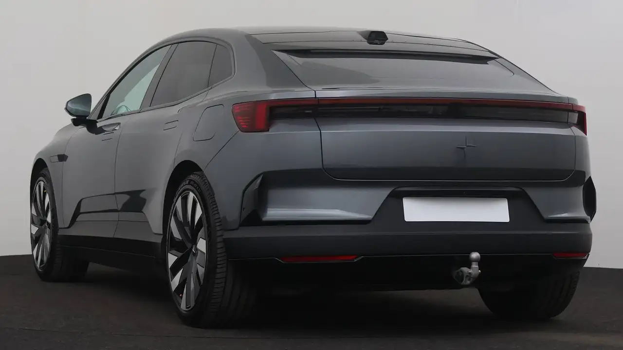 Polestar 4 2025