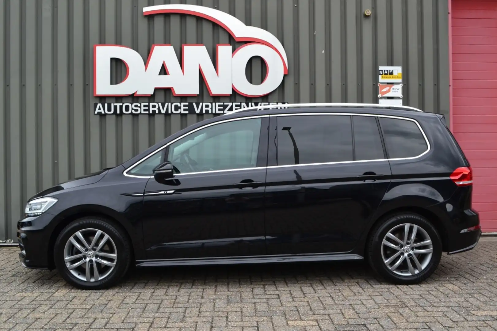 Volkswagen Touran 1.8 TSI DSG 180PK R-line Camera/Navi/LED Noir - 2