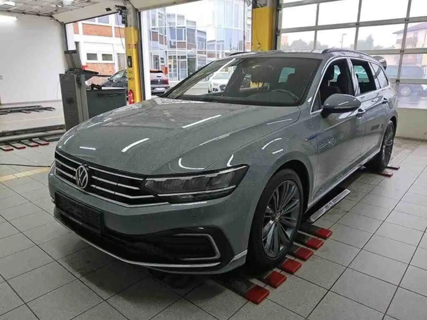 Volkswagen Passat Var. GTE 218 PS DSG -AHK KLIMA ACC Серый - 1