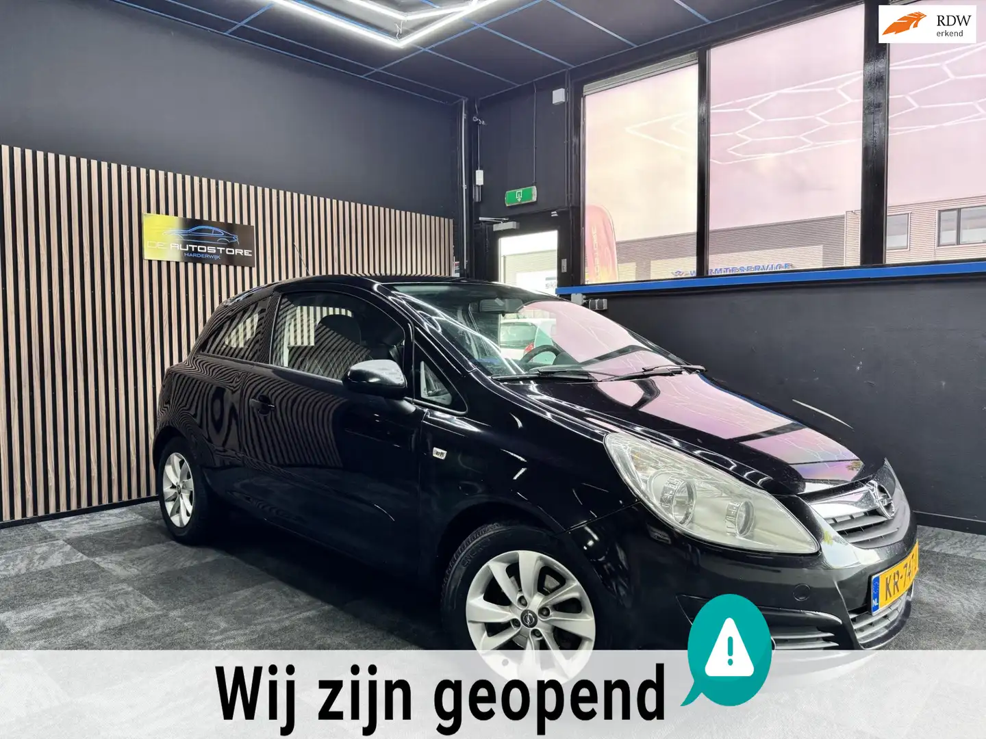 Opel Corsa 1.2-16V Essentia airco Apple Carplay 132000km Negro - 1