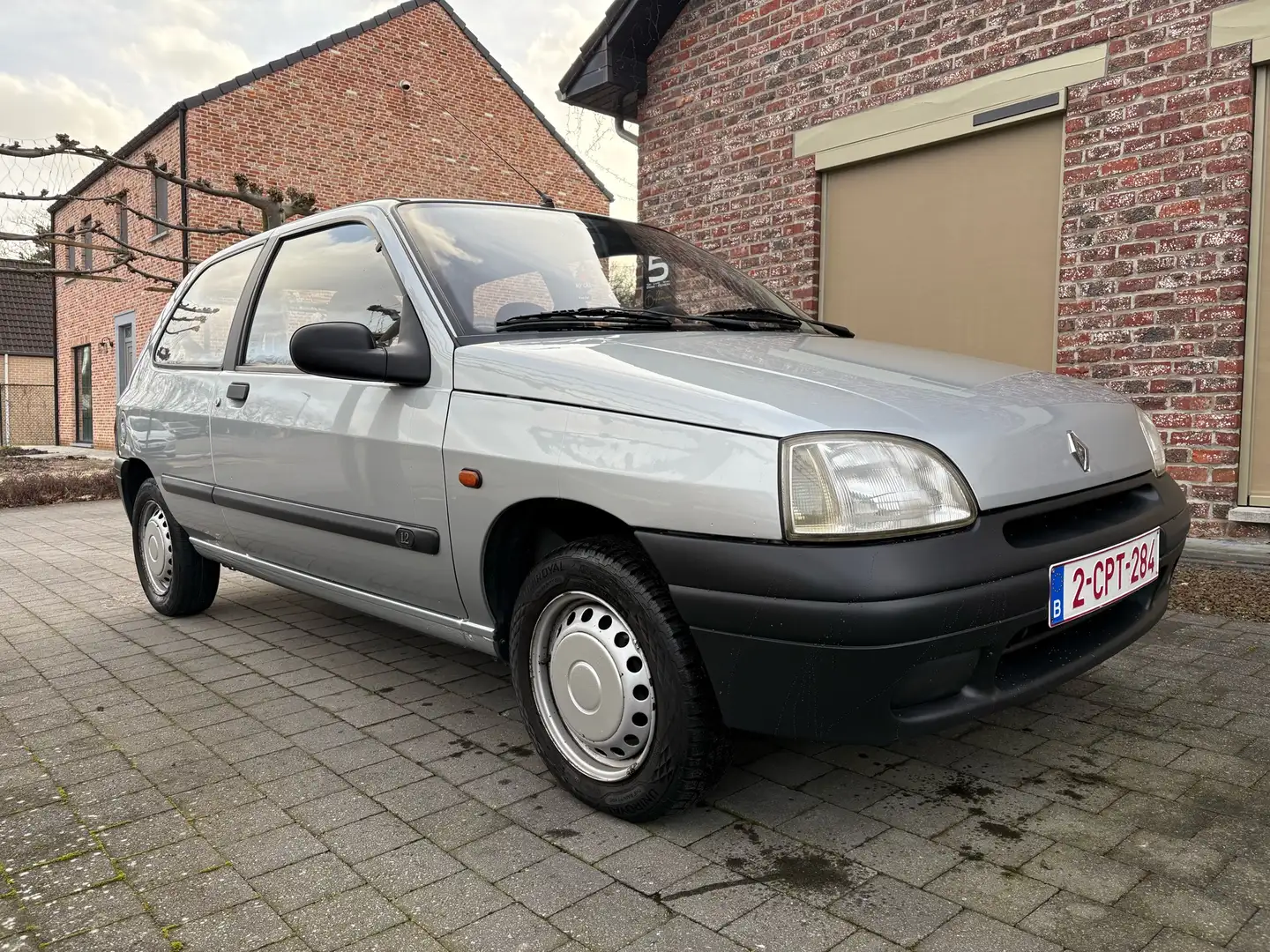 Renault Clio 1.2 RN Plateado - 1