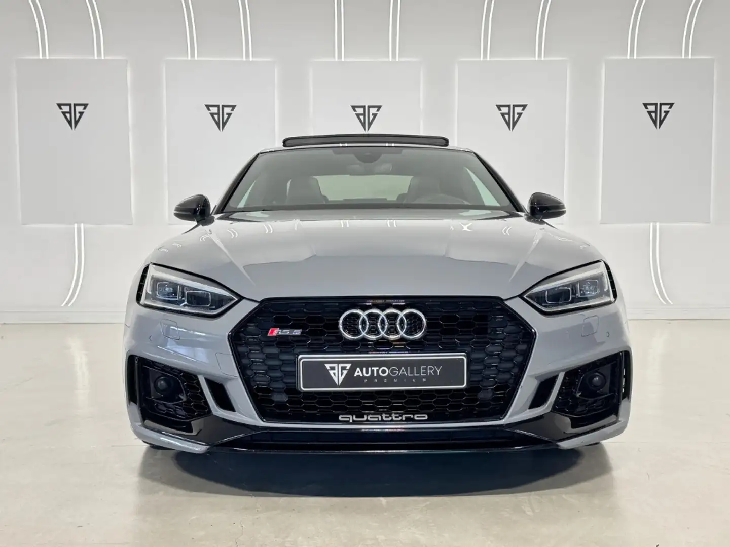 Audi RS5 Coupé 2.9 TFSI quattro Tiptronic Grijs - 2