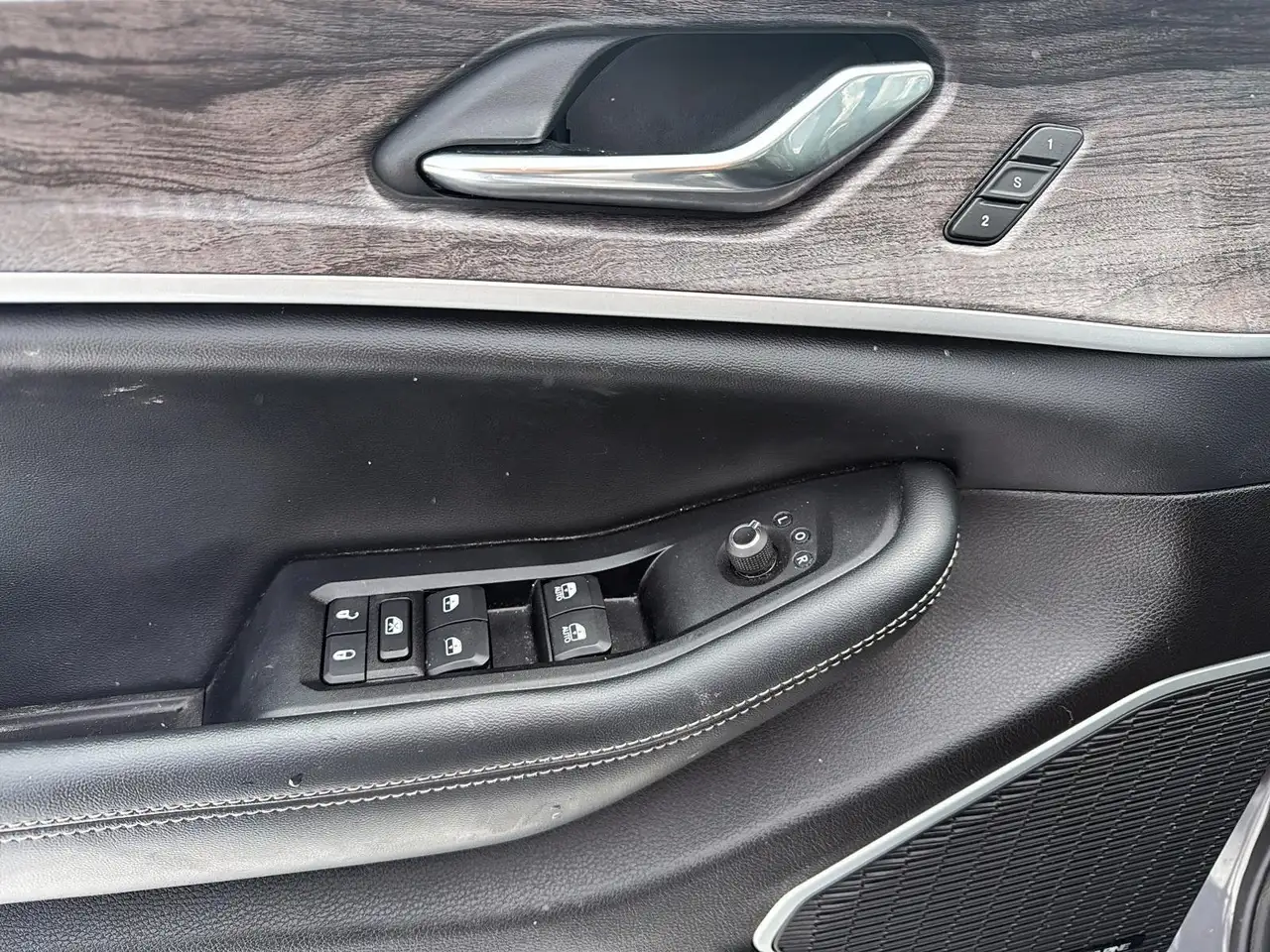 Jeep Grand Cherokee снимка Jeep Grand Cherokee