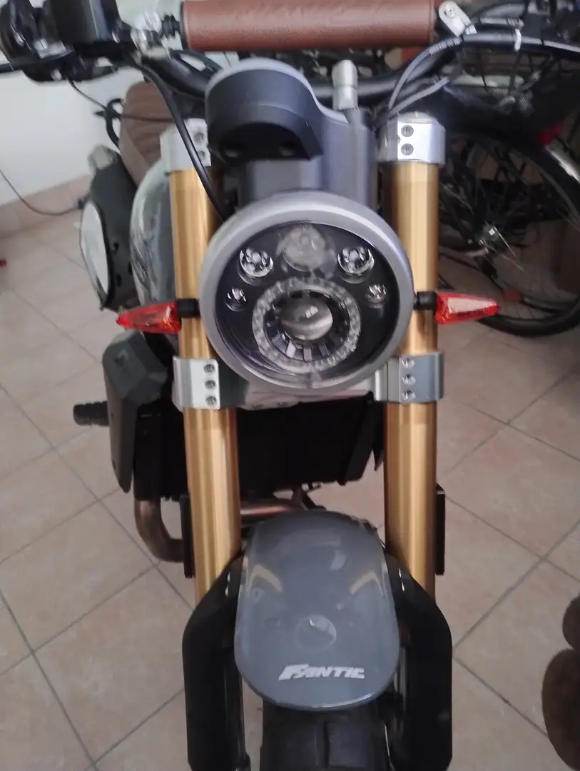 Fantic Caballero 500 Scrambler Deluxe Szürke - 1