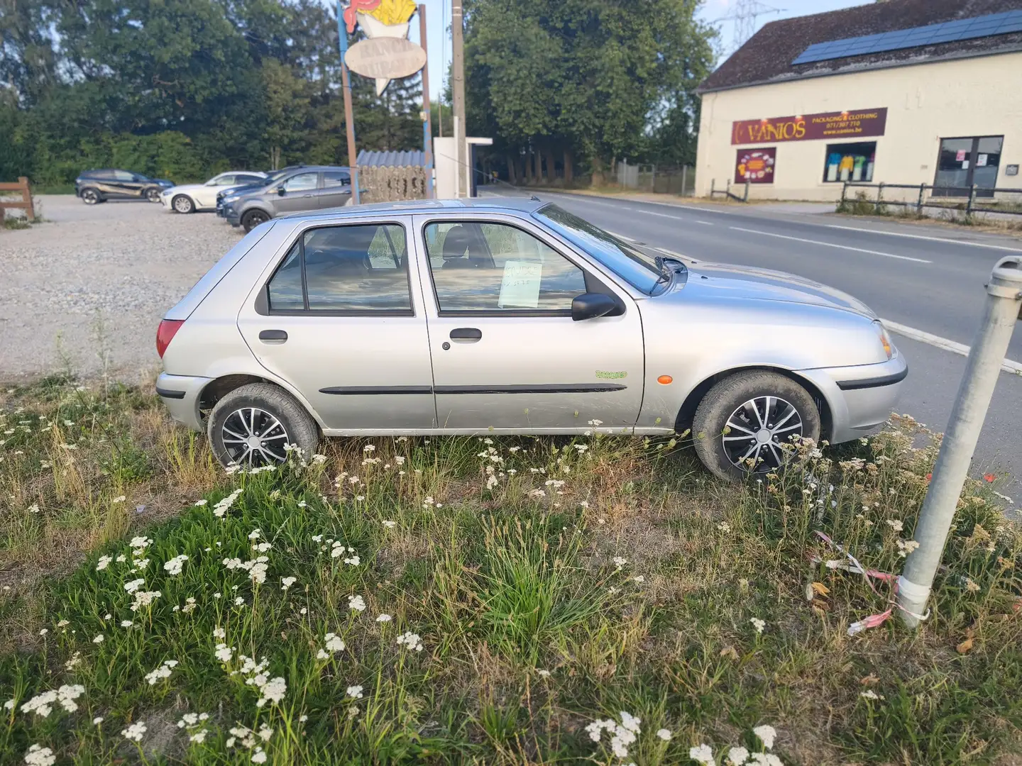 Mazda 121 1.3i LTX - 2