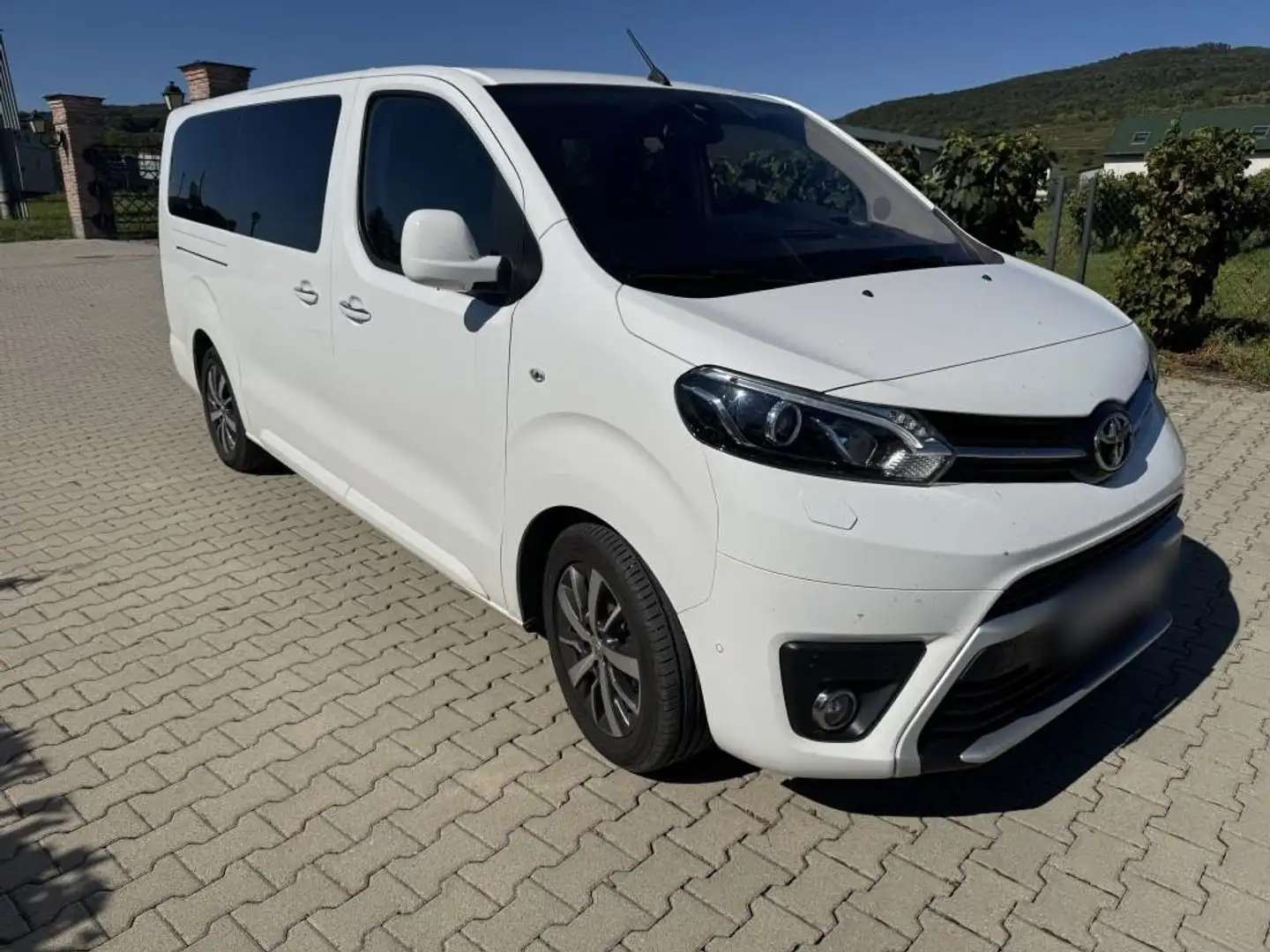Toyota Proace 2,0-l-D-4D L2 (8-Si.) Autm. Verso Comfort Bianco - 1