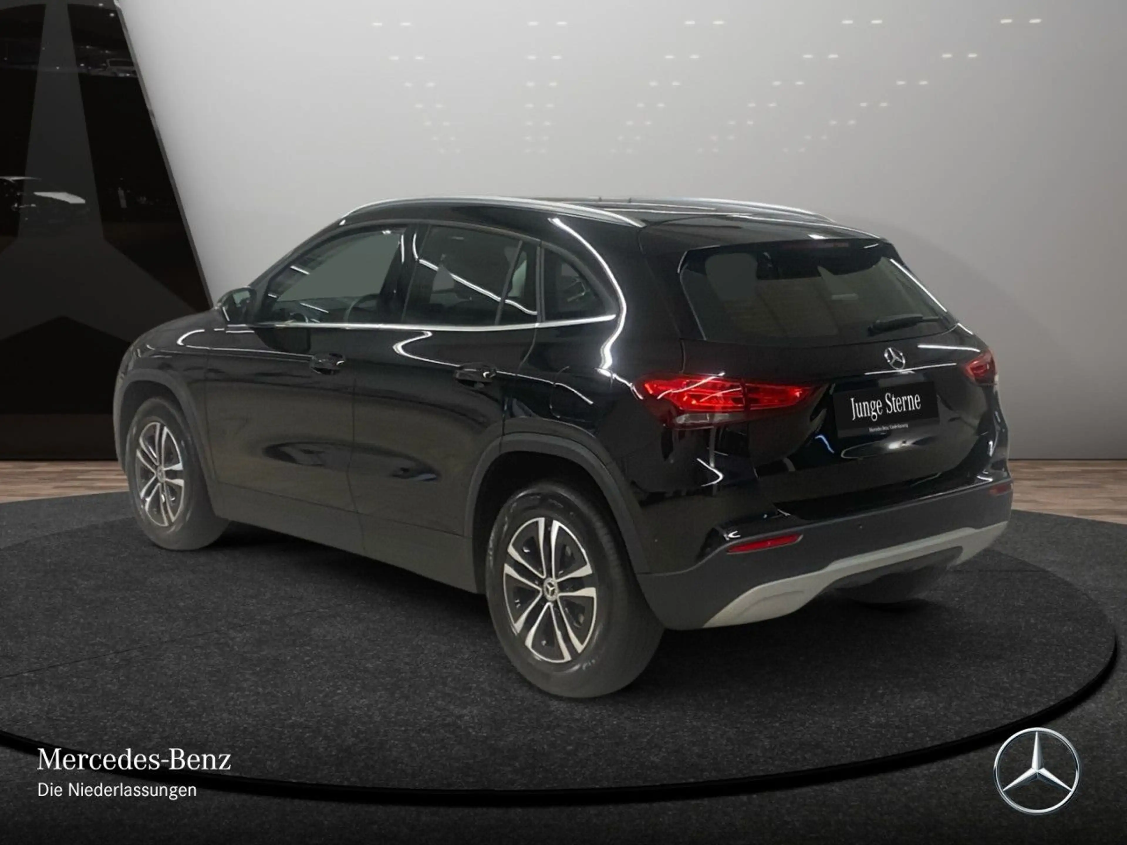 Mercedes-Benz GLA 180 d STYLE+KAMERA+8G — photo 10