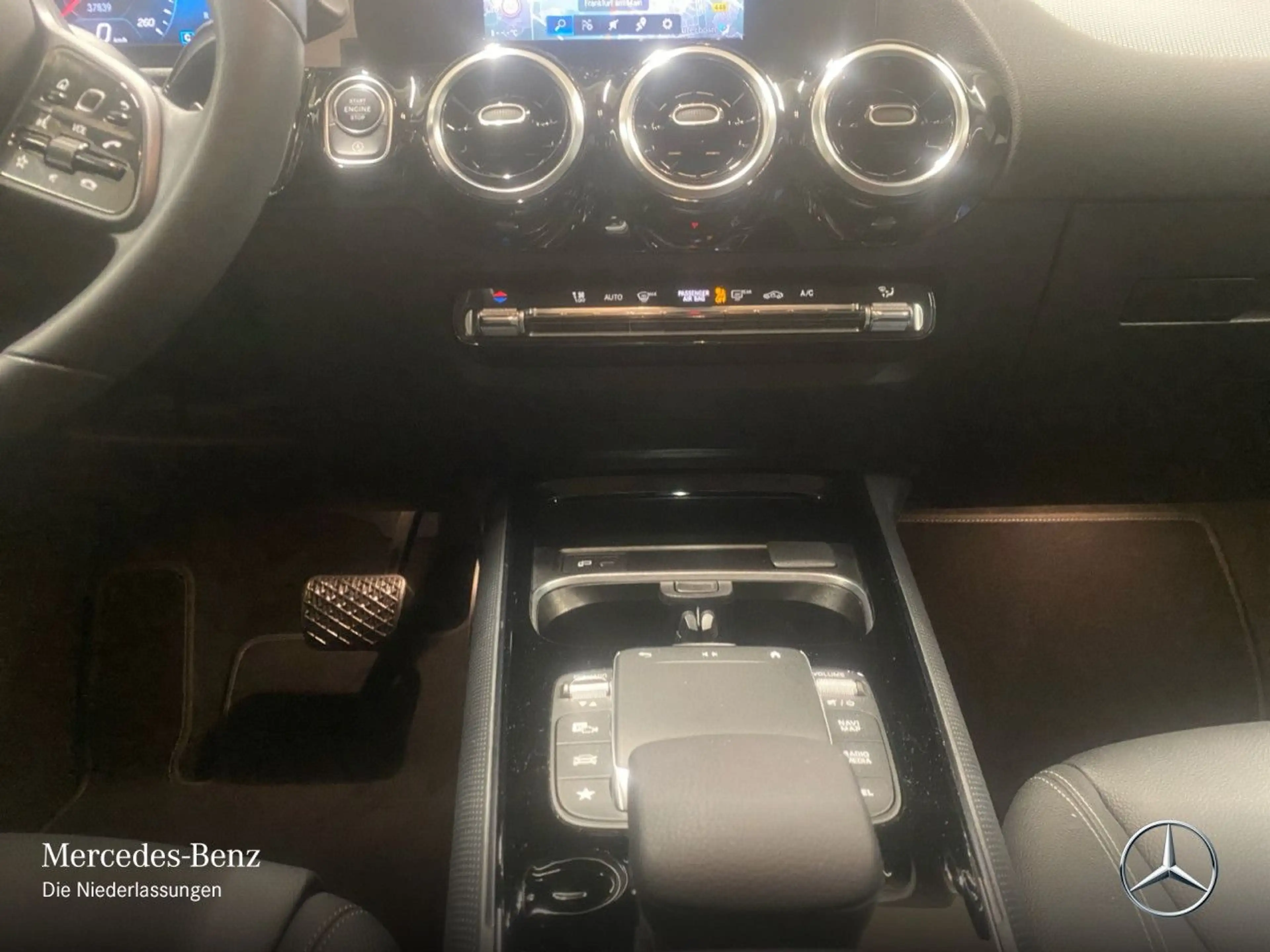 Mercedes-Benz GLA 180 d STYLE+KAMERA+8G — photo 15