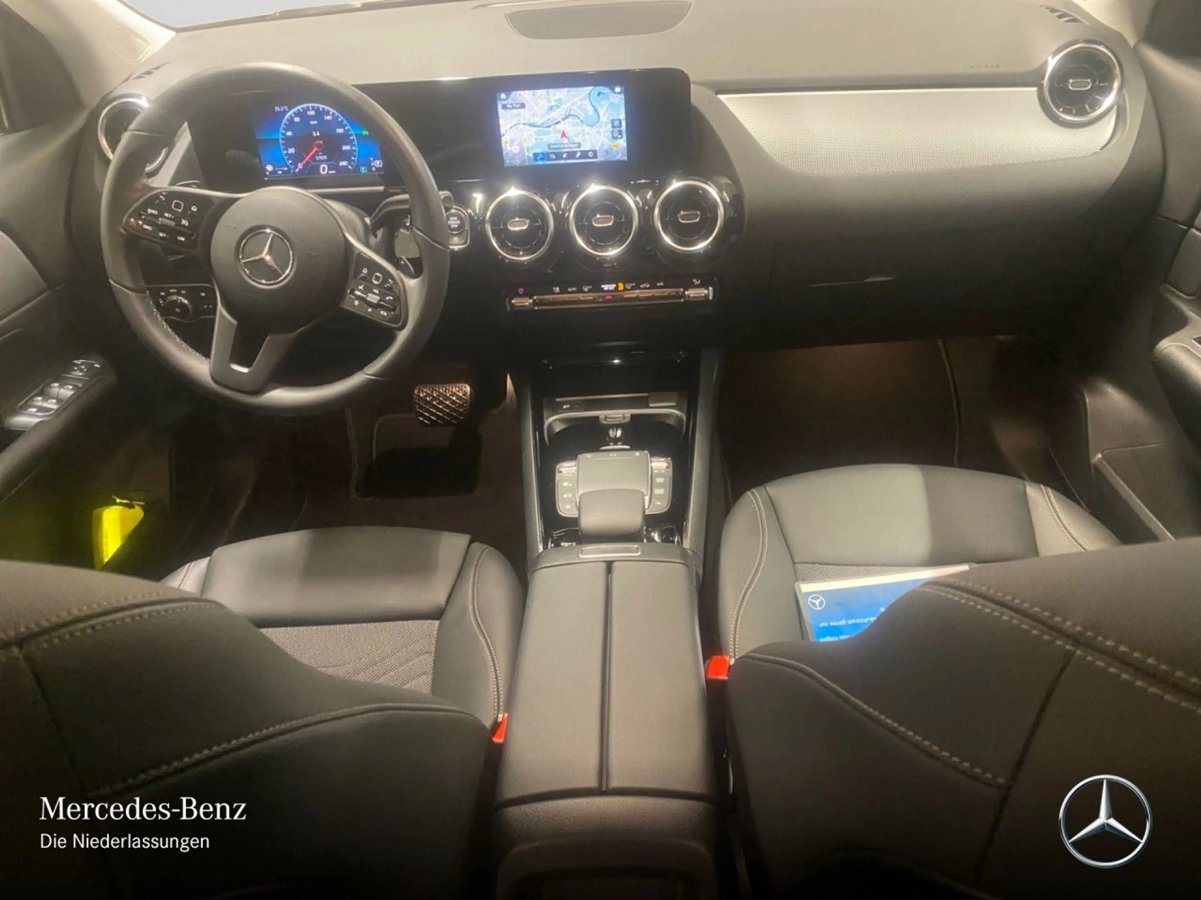 Mercedes-Benz GLA 180 d STYLE+KAMERA+8G — photo 13