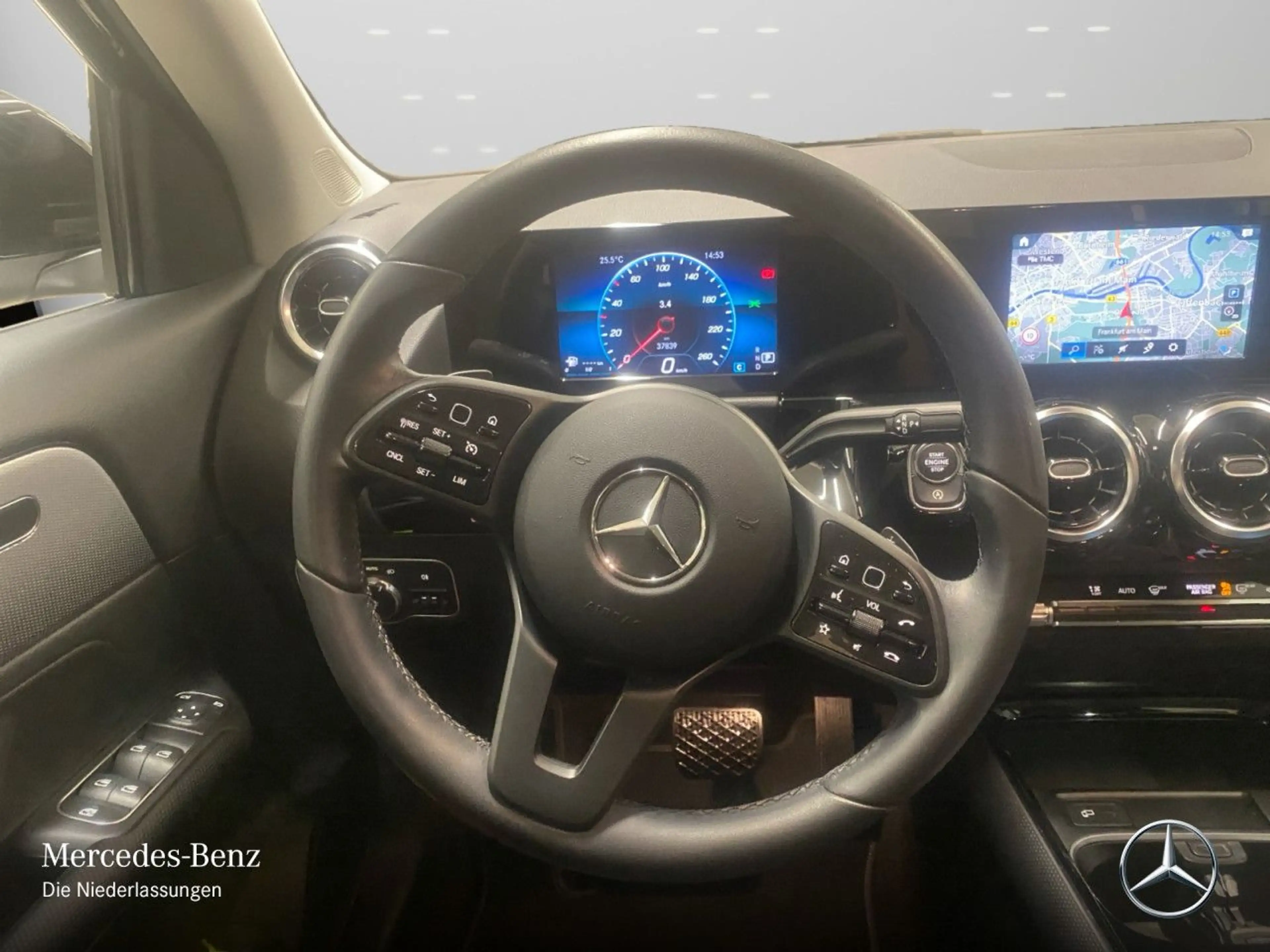 Mercedes-Benz GLA 180 d STYLE+KAMERA+8G — photo 14