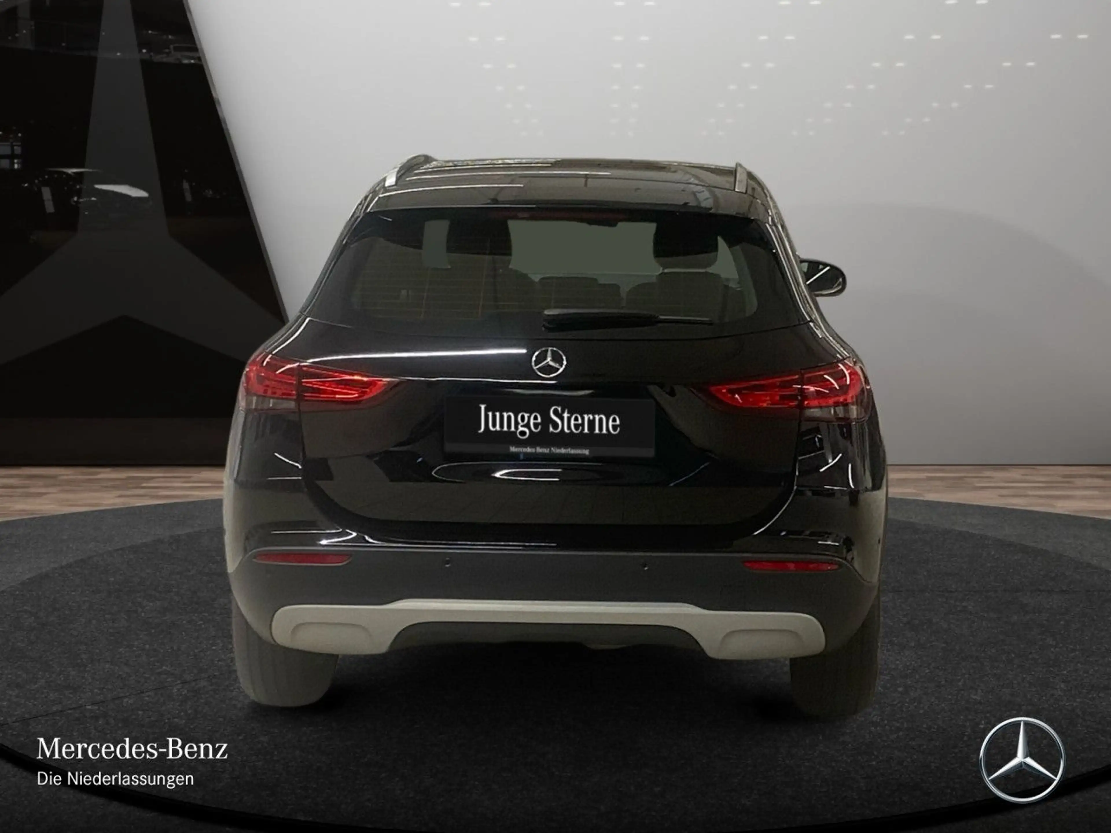 Mercedes-Benz GLA 180 d STYLE+KAMERA+8G — photo 9