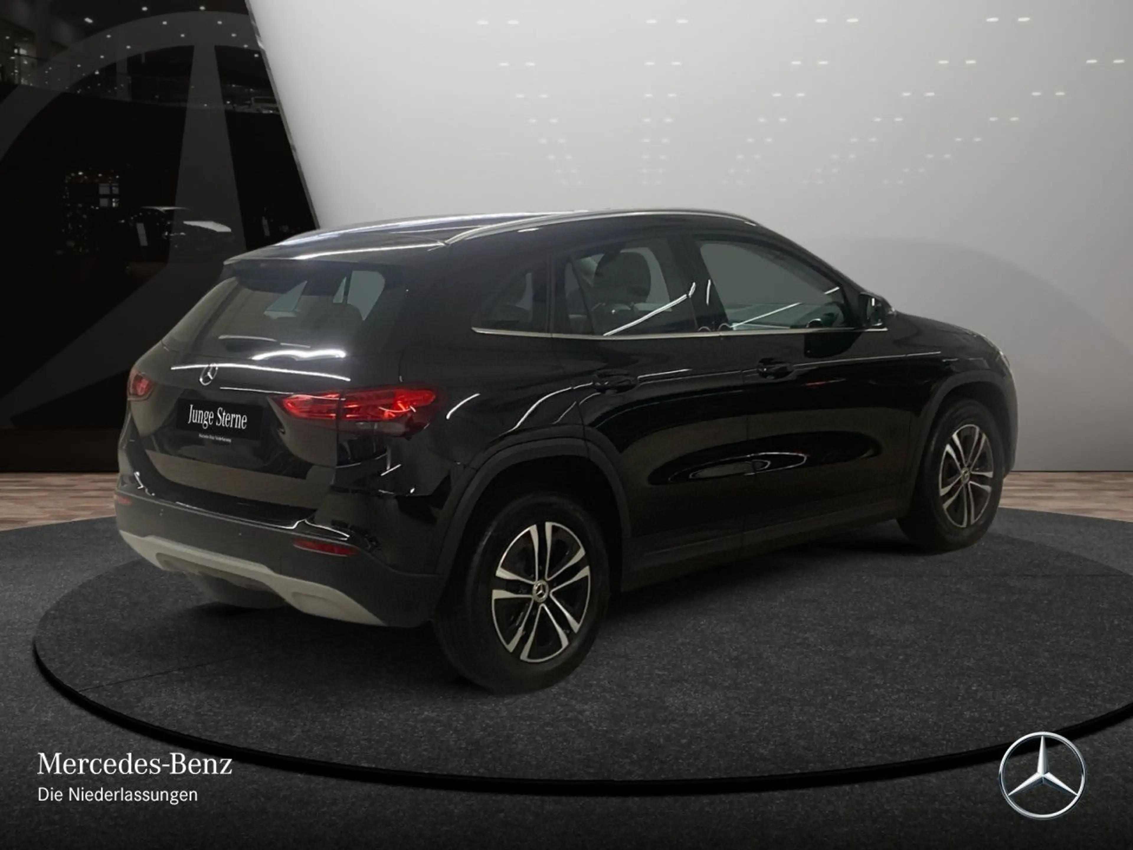 Mercedes-Benz GLA 180 d STYLE+KAMERA+8G — photo 8