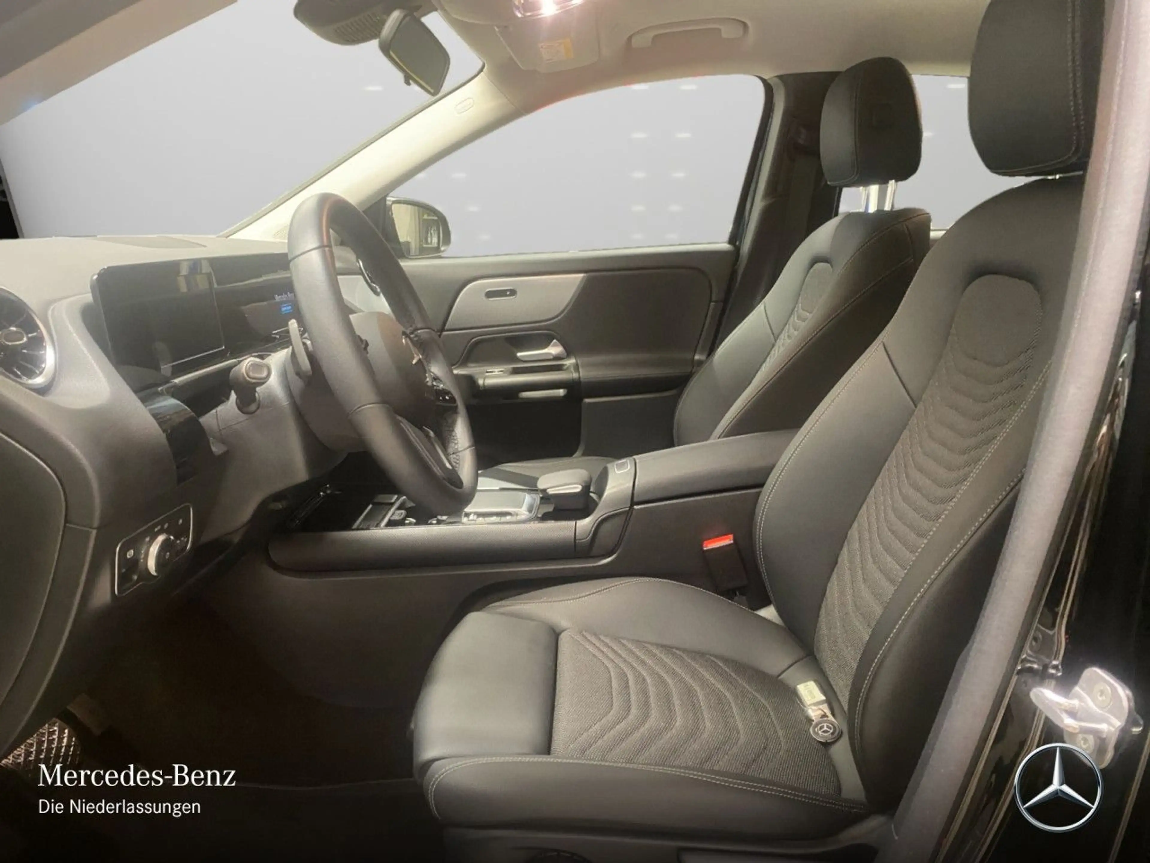 Mercedes-Benz GLA 180 d STYLE+KAMERA+8G — photo 11