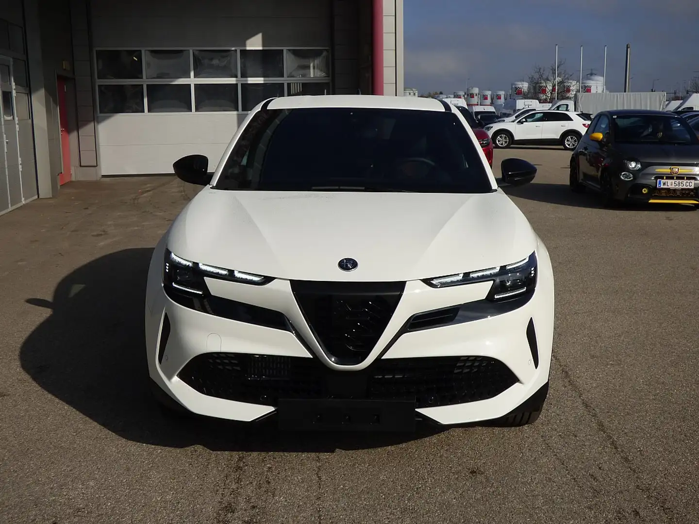 Alfa Romeo Junior Ibrida Speciale 1.2 MHEV e-DCT6 LAGER Blanc - 2
