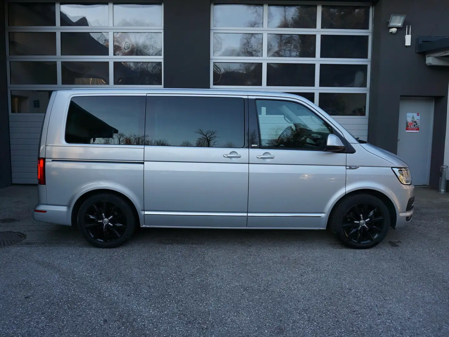 Volkswagen T6 Multivan Multivan Generation Six Grau - 2