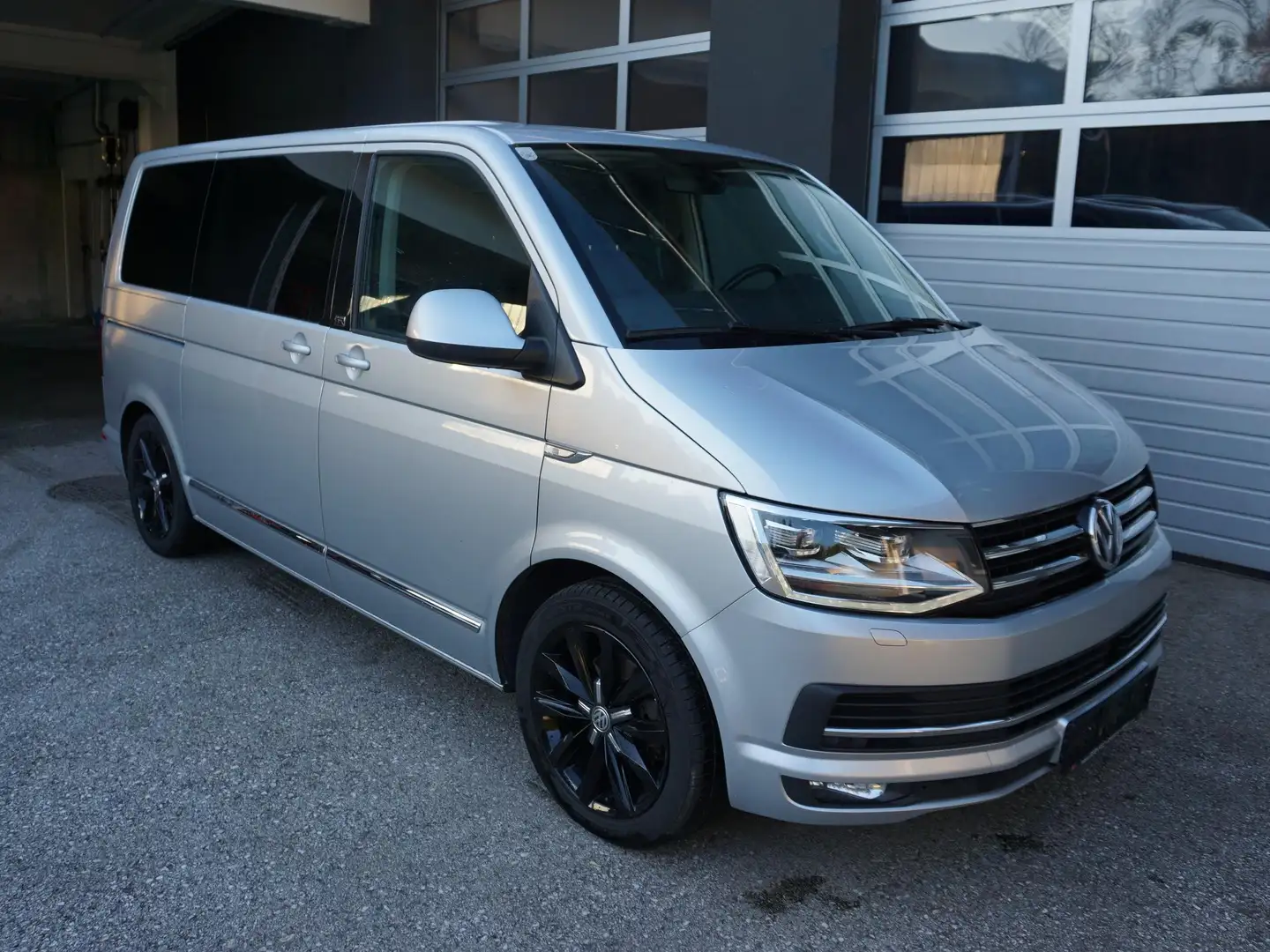 Volkswagen T6 Multivan Multivan Generation Six Grau - 1